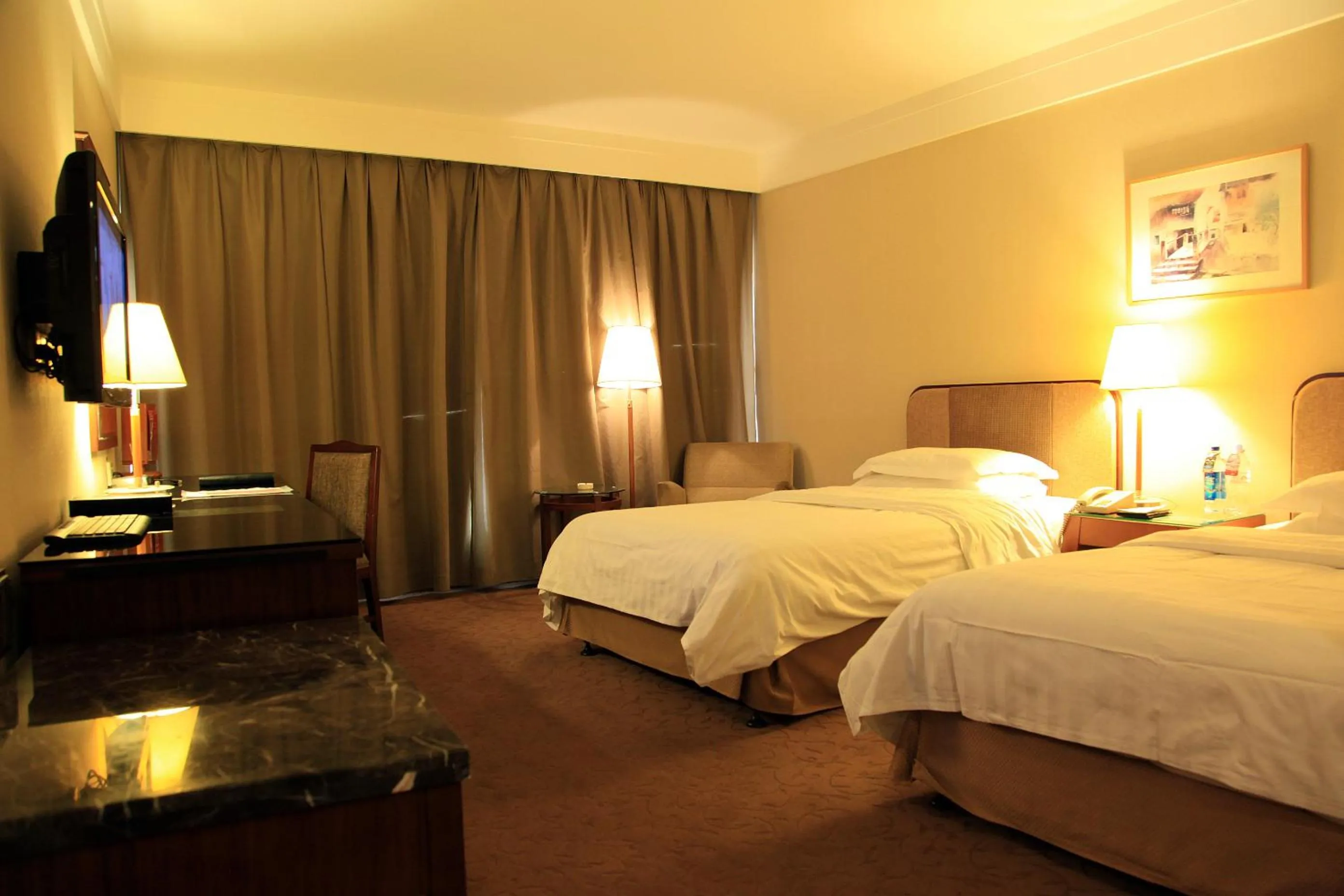 Bedroom, Bed in Beijing International Hotel