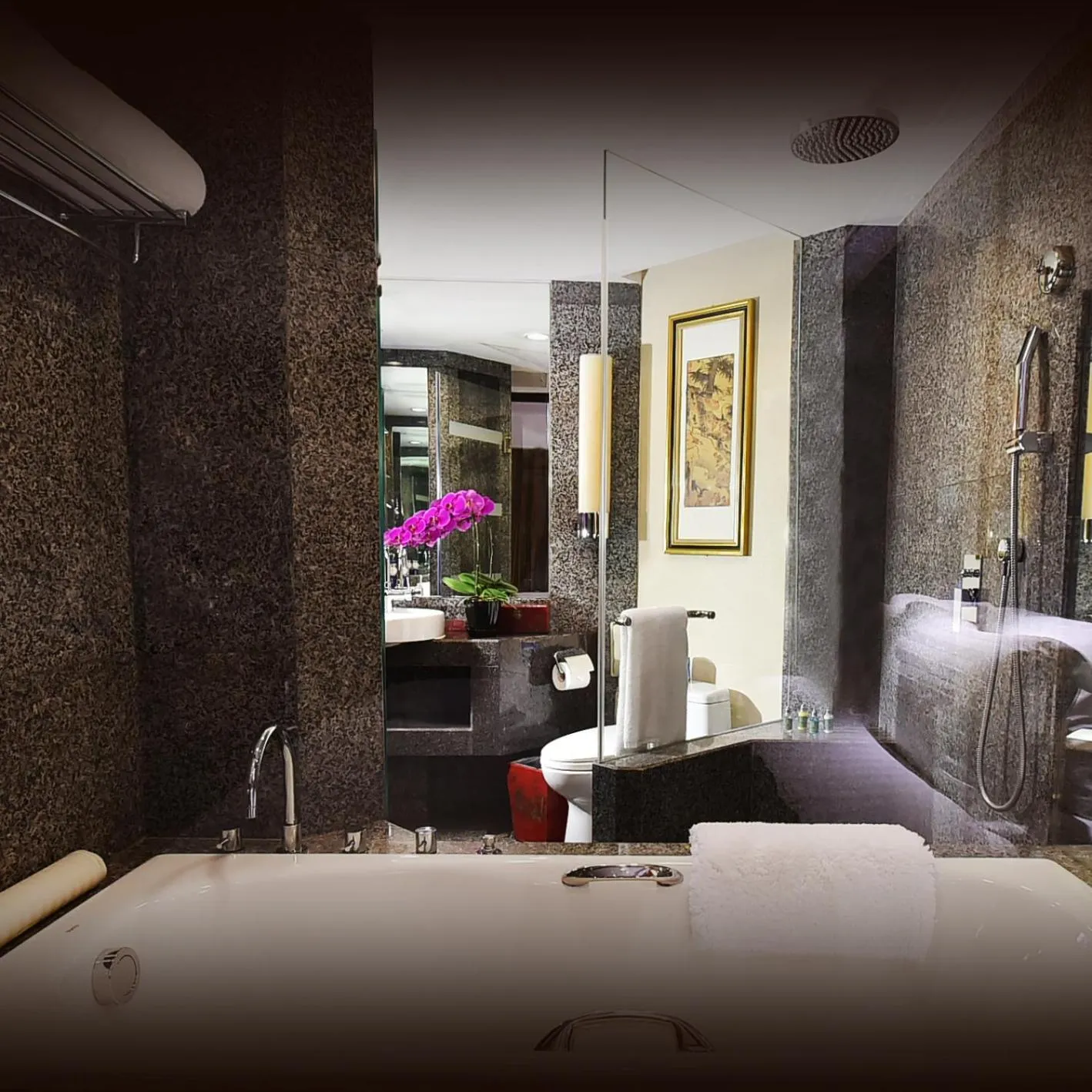 Bed in Beijing International Hotel