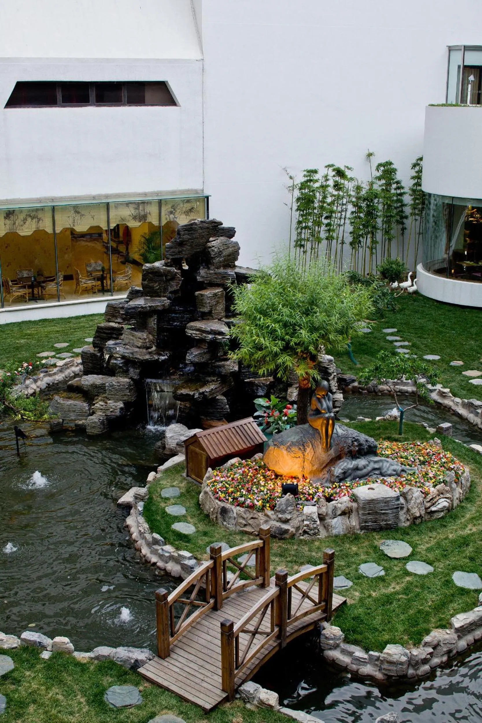 Facade/entrance in Beijing International Hotel
