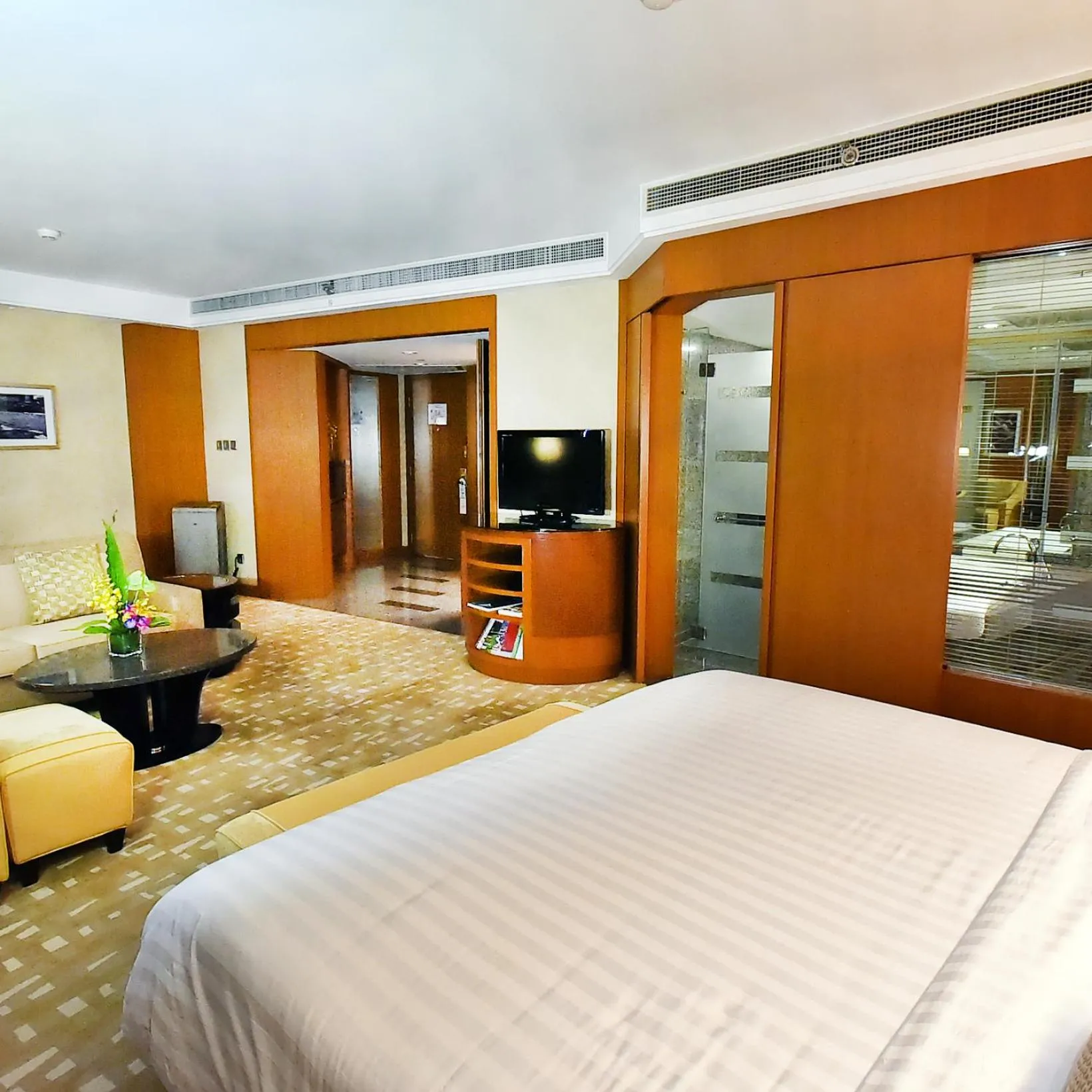 Bed in Beijing International Hotel