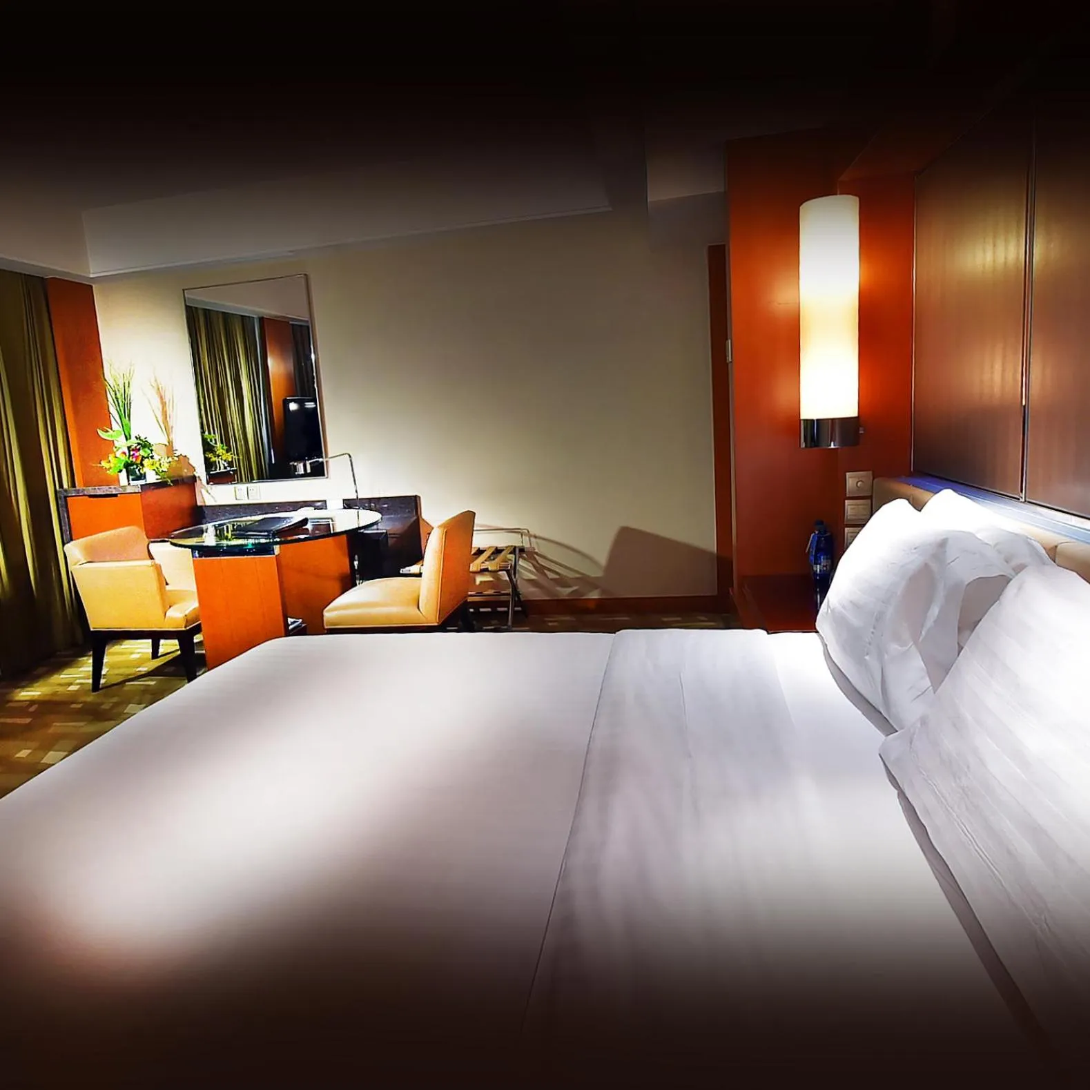 Bed in Beijing International Hotel