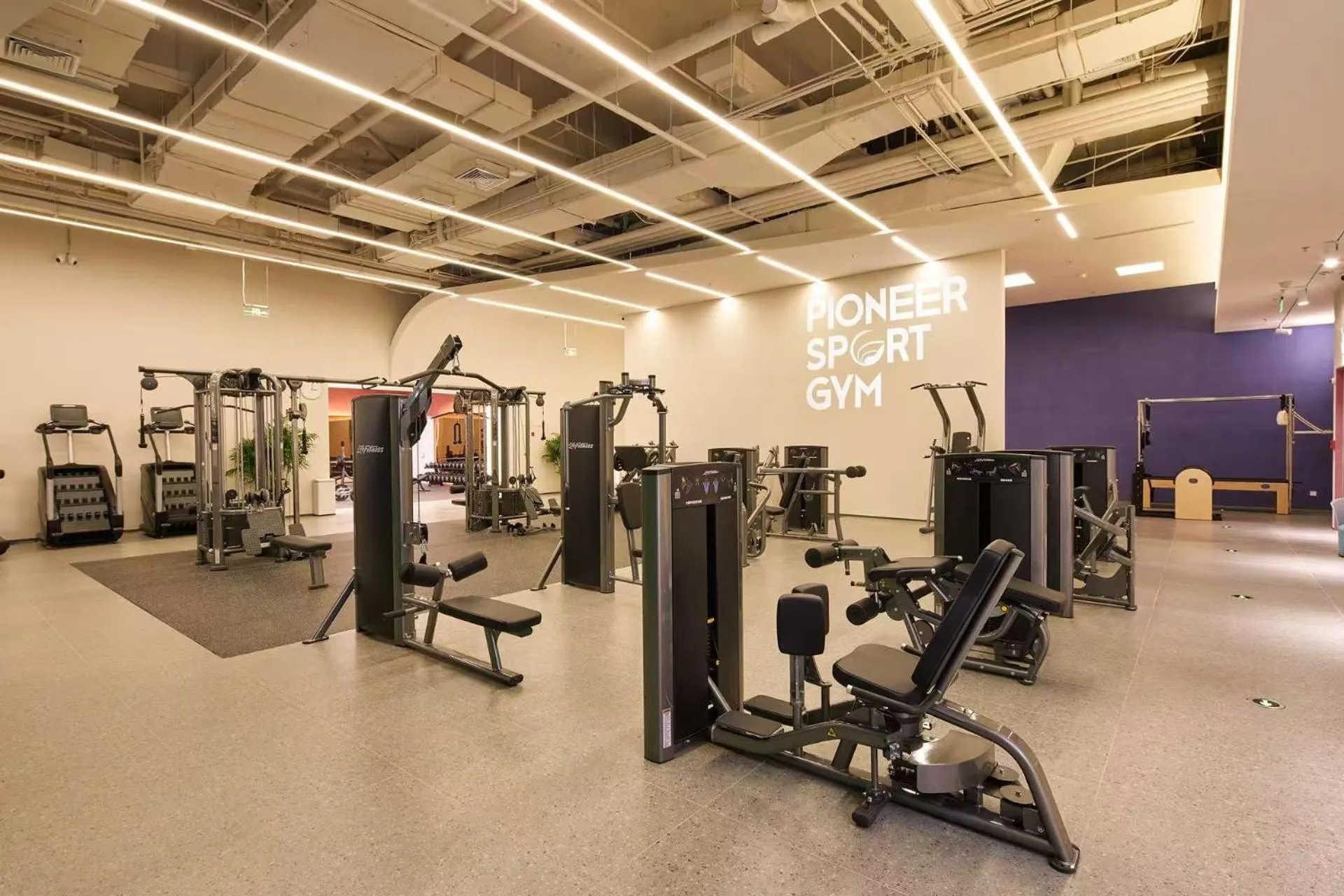 Fitness centre/facilities in Beijing International Hotel