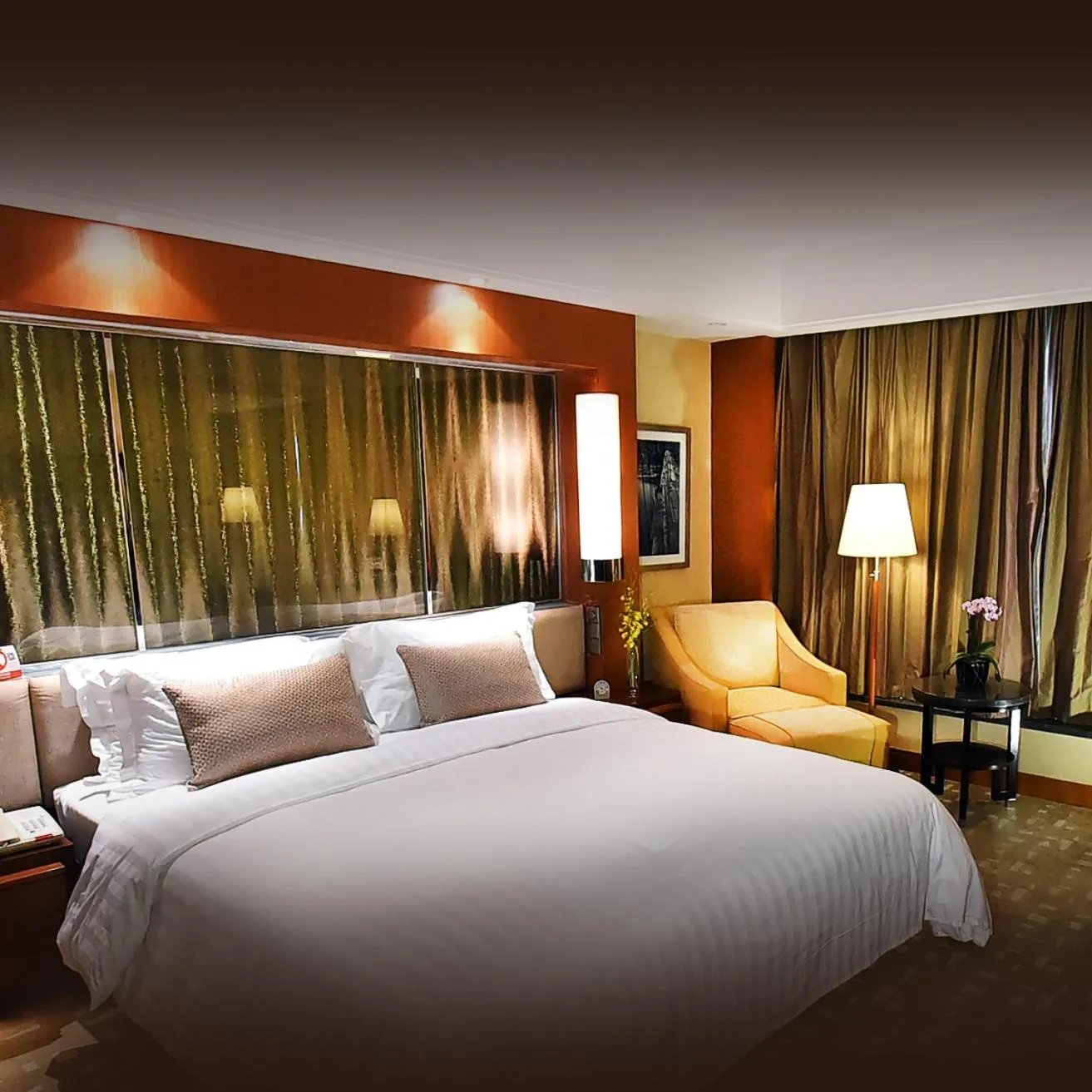 Bed in Beijing International Hotel