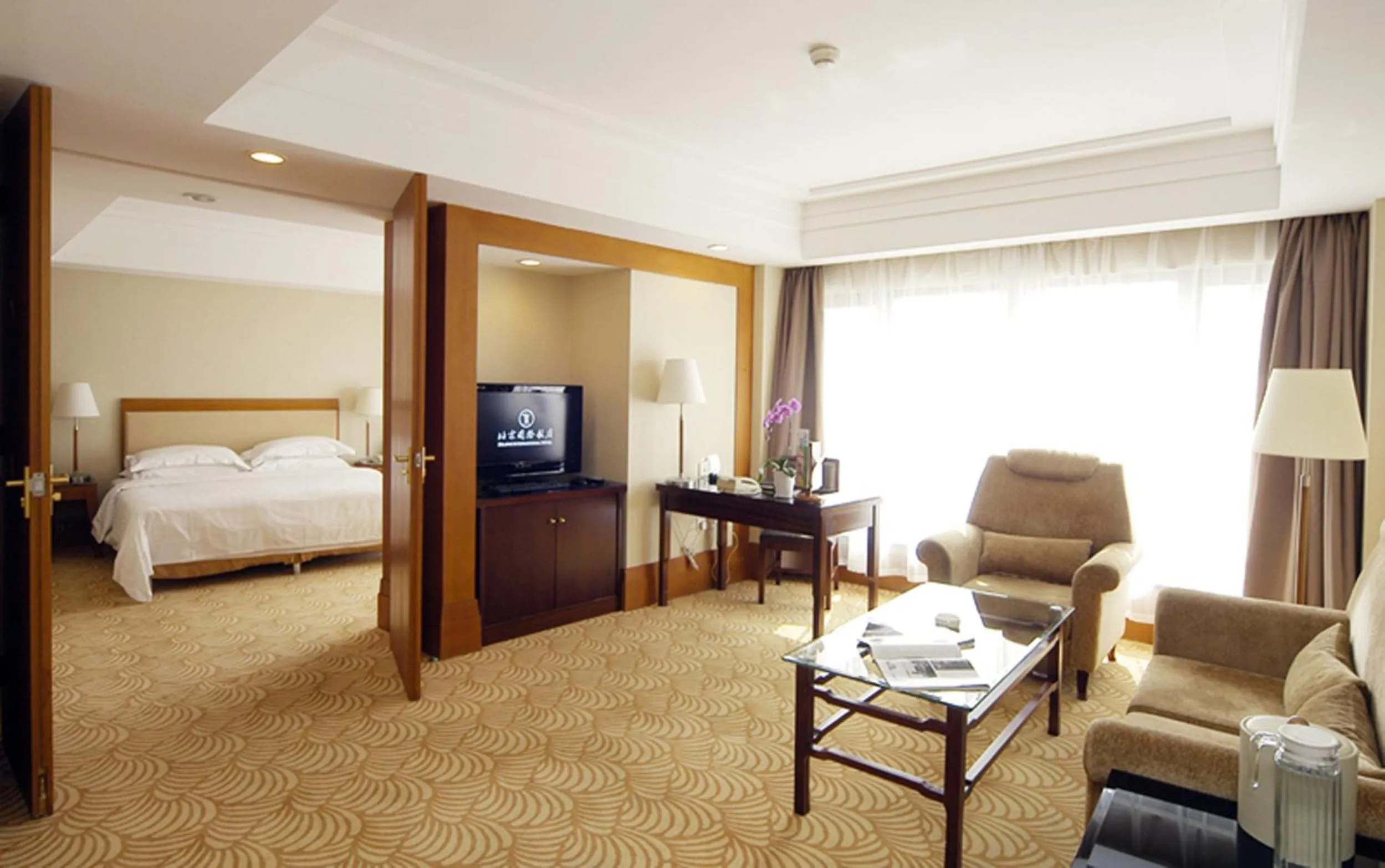 Living room, Bed in Beijing International Hotel