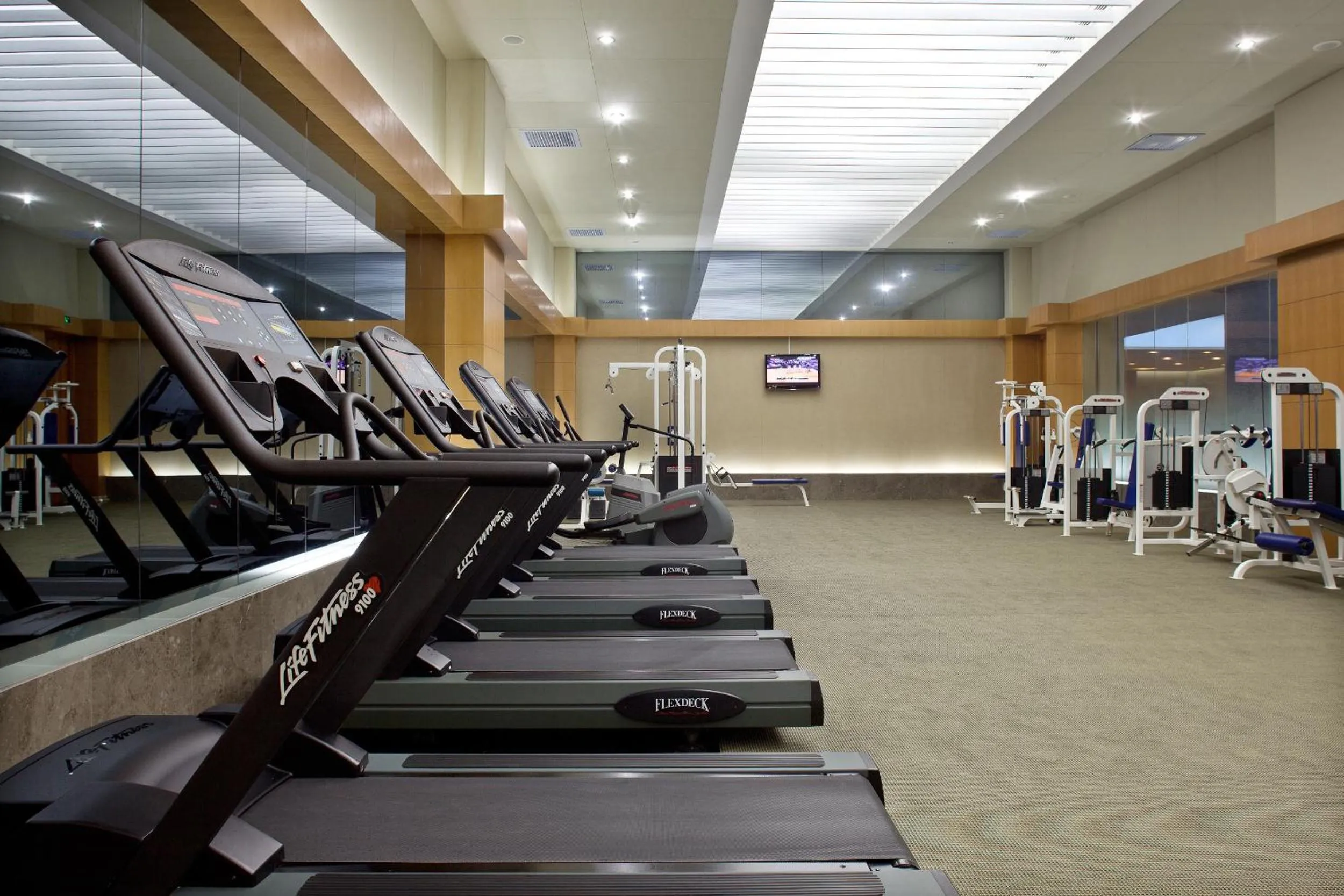 Fitness centre/facilities in Beijing International Hotel