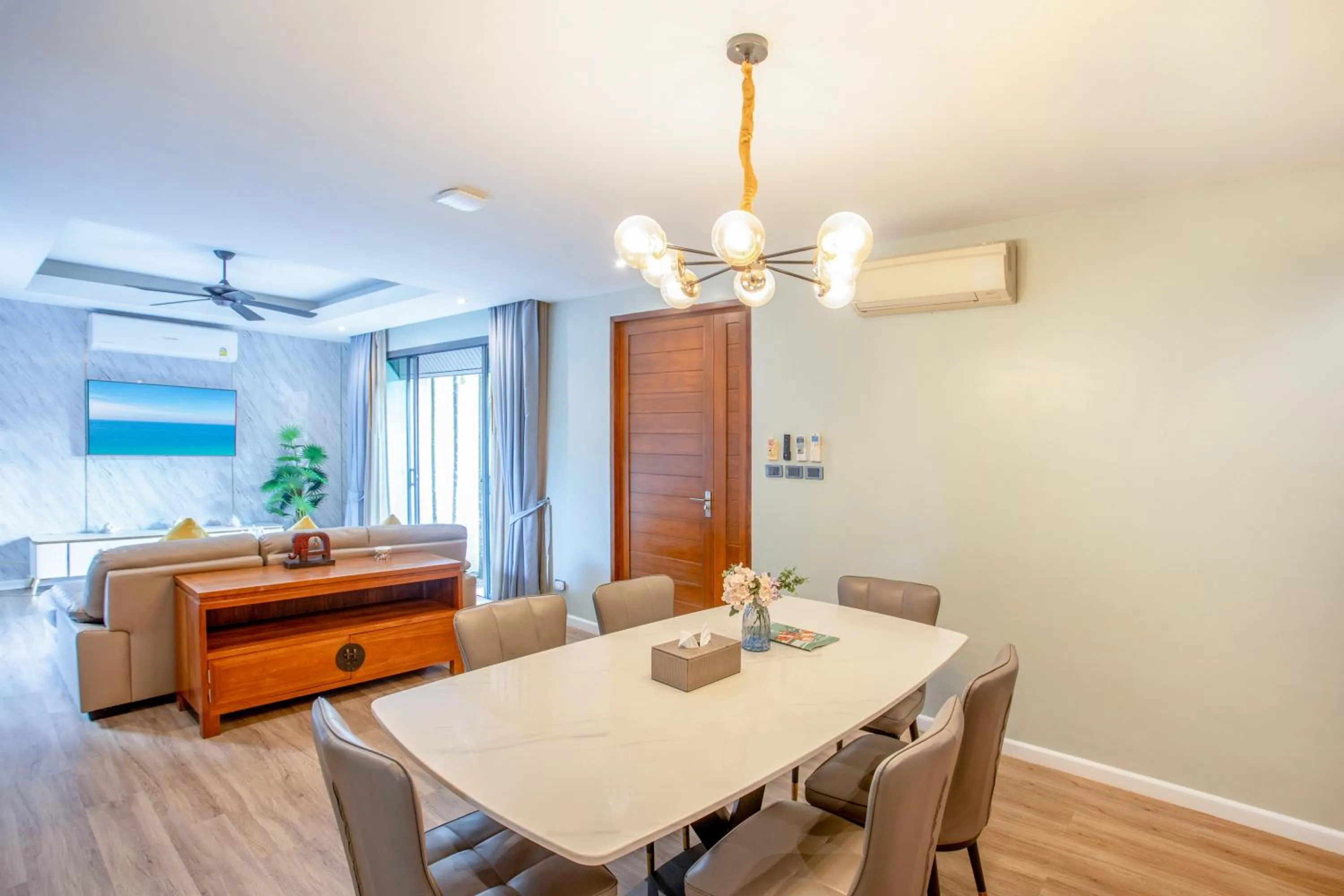 Dining area in The Kiri Villas Resort