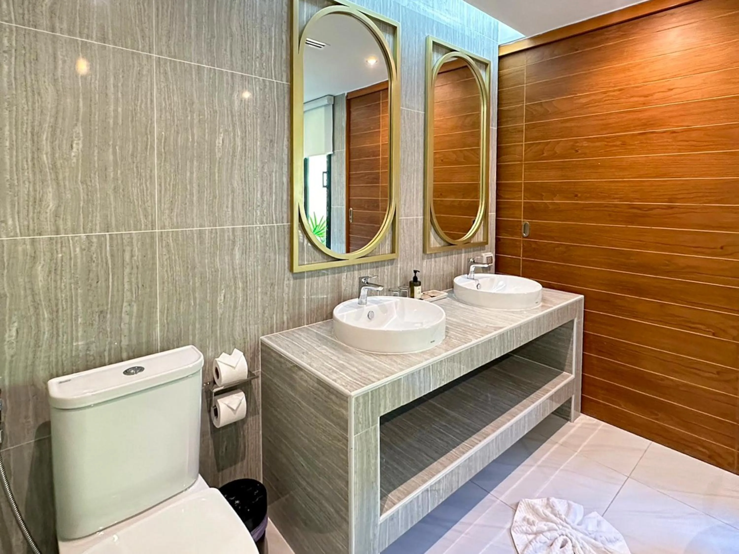 Toilet in The Kiri Villas Resort