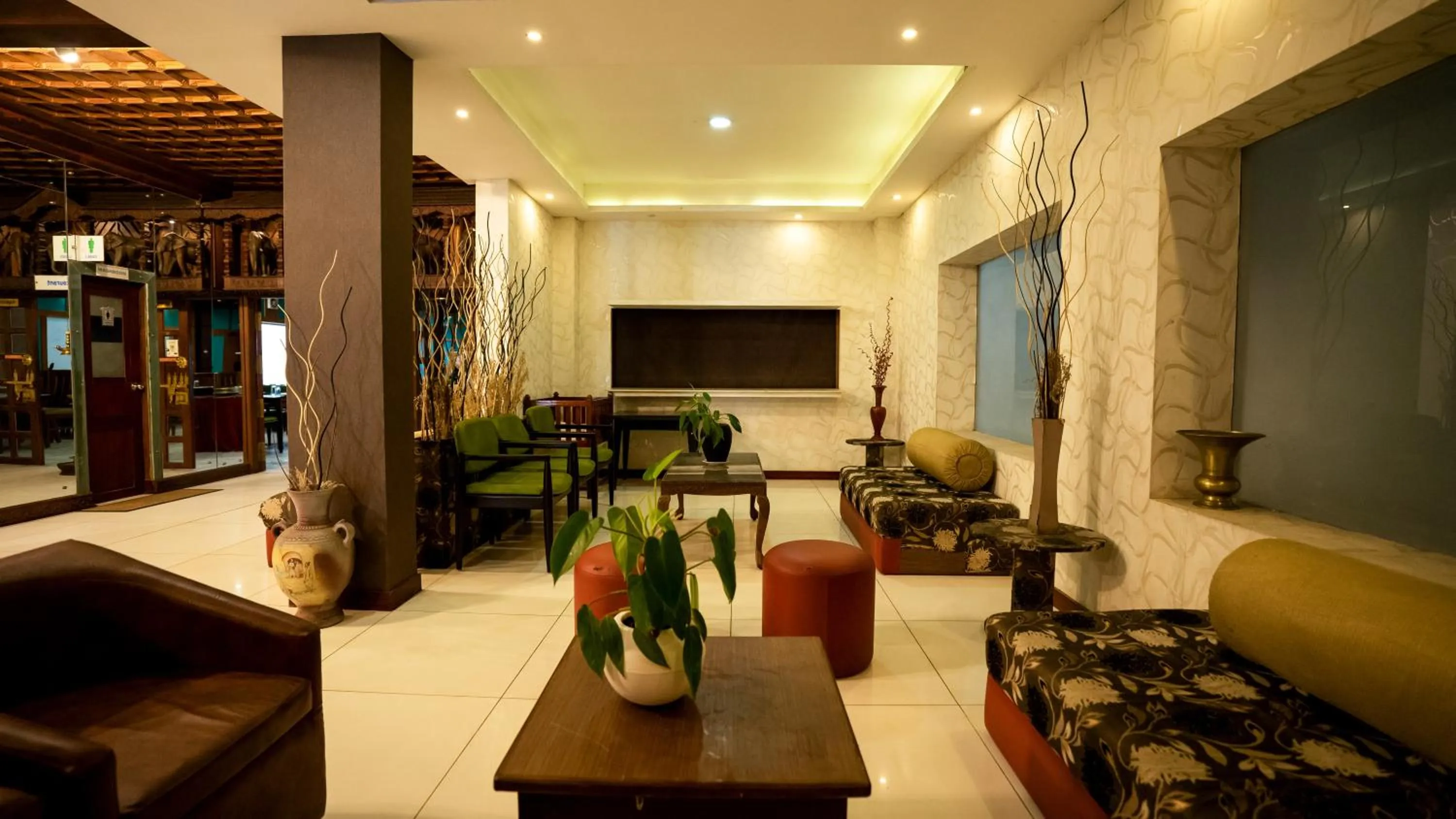 Communal lounge/ TV room in HillView Munnar