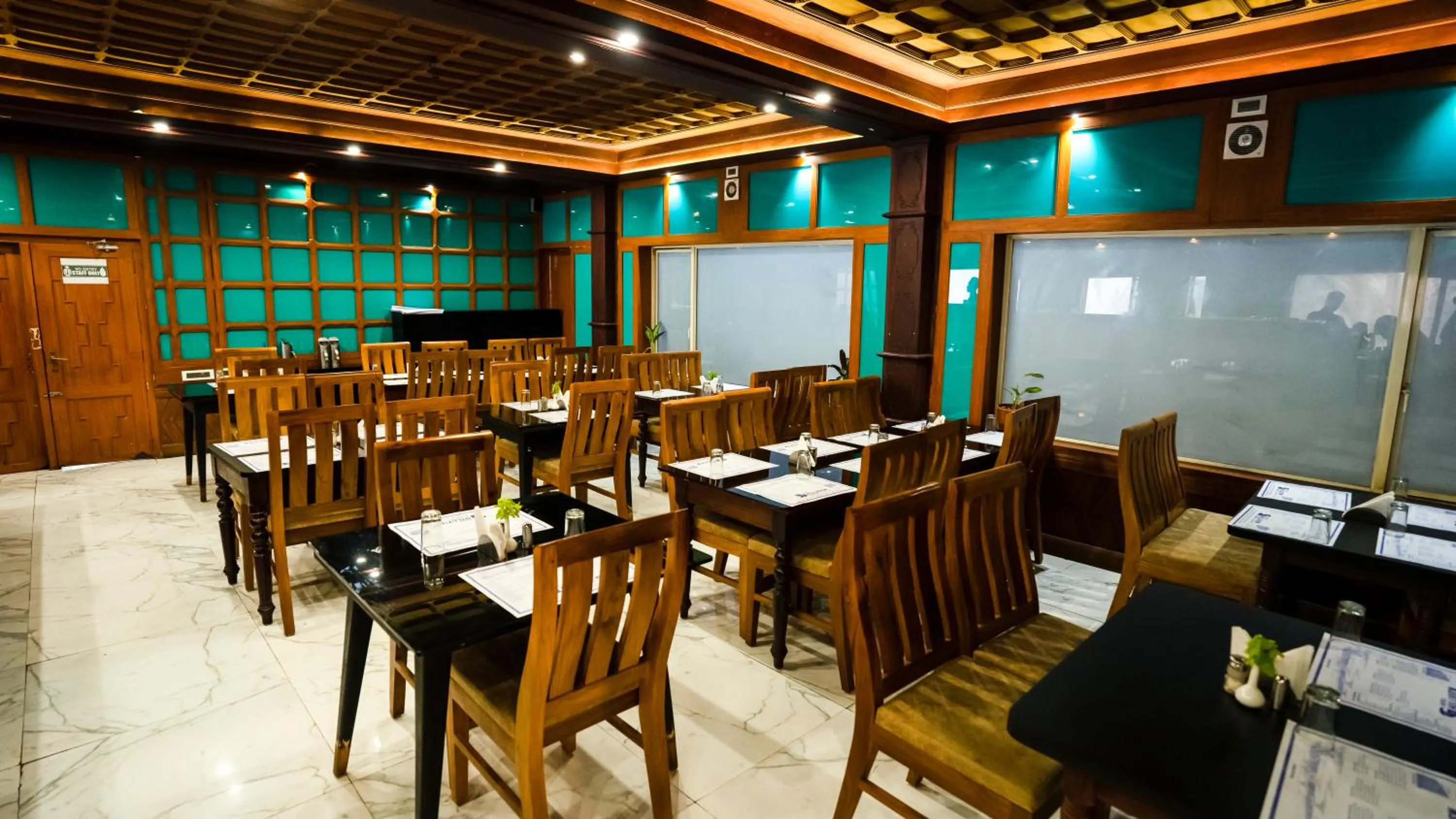 Restaurant/places to eat in HillView Munnar