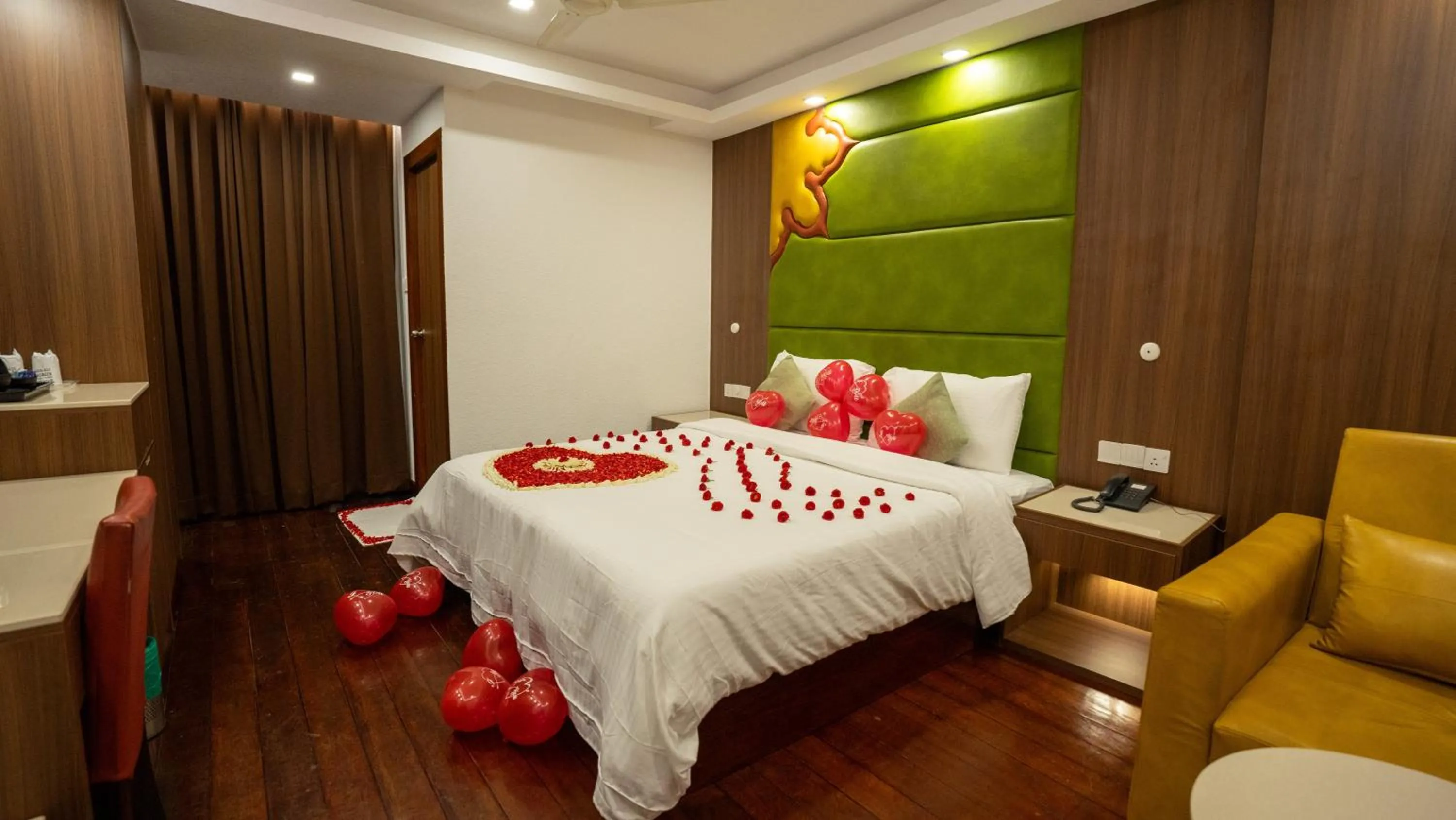 Bedroom, Bed in HillView Munnar