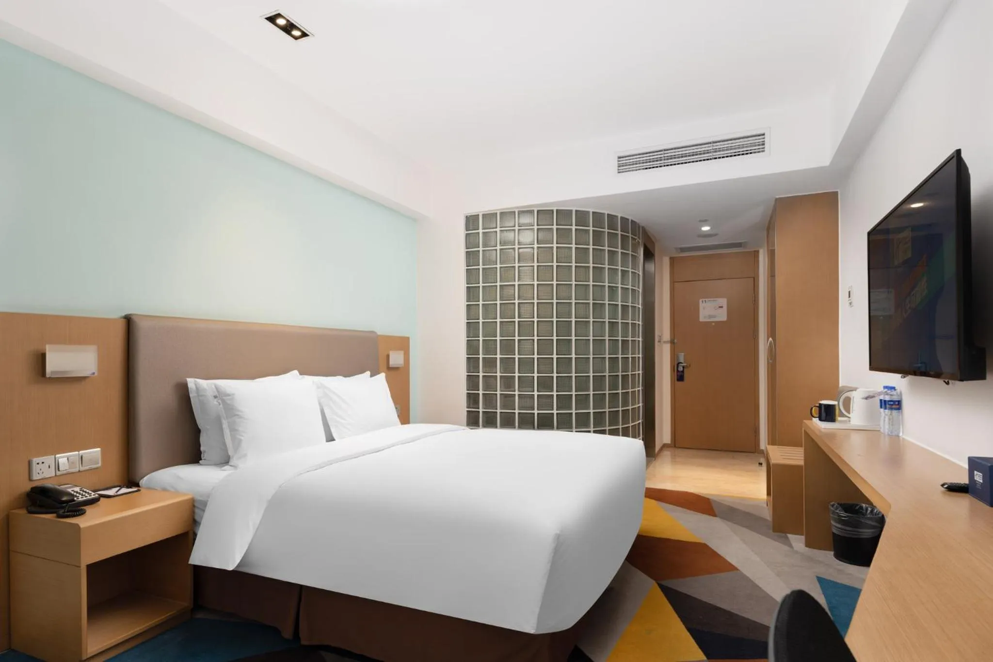 Photo of the whole room in Holiday Inn Express Chengdu Xindu by IHG