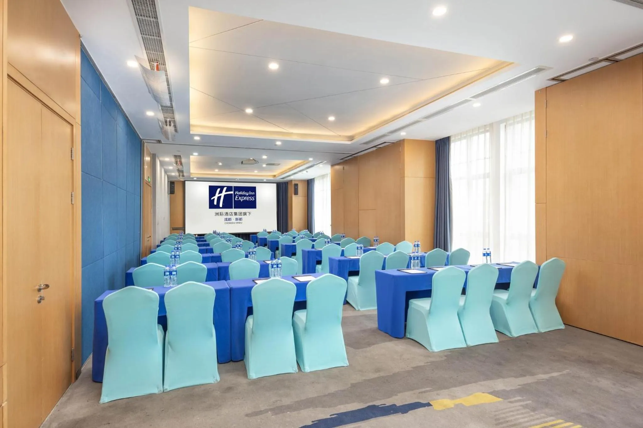 Meeting/conference room in Holiday Inn Express Chengdu Xindu by IHG