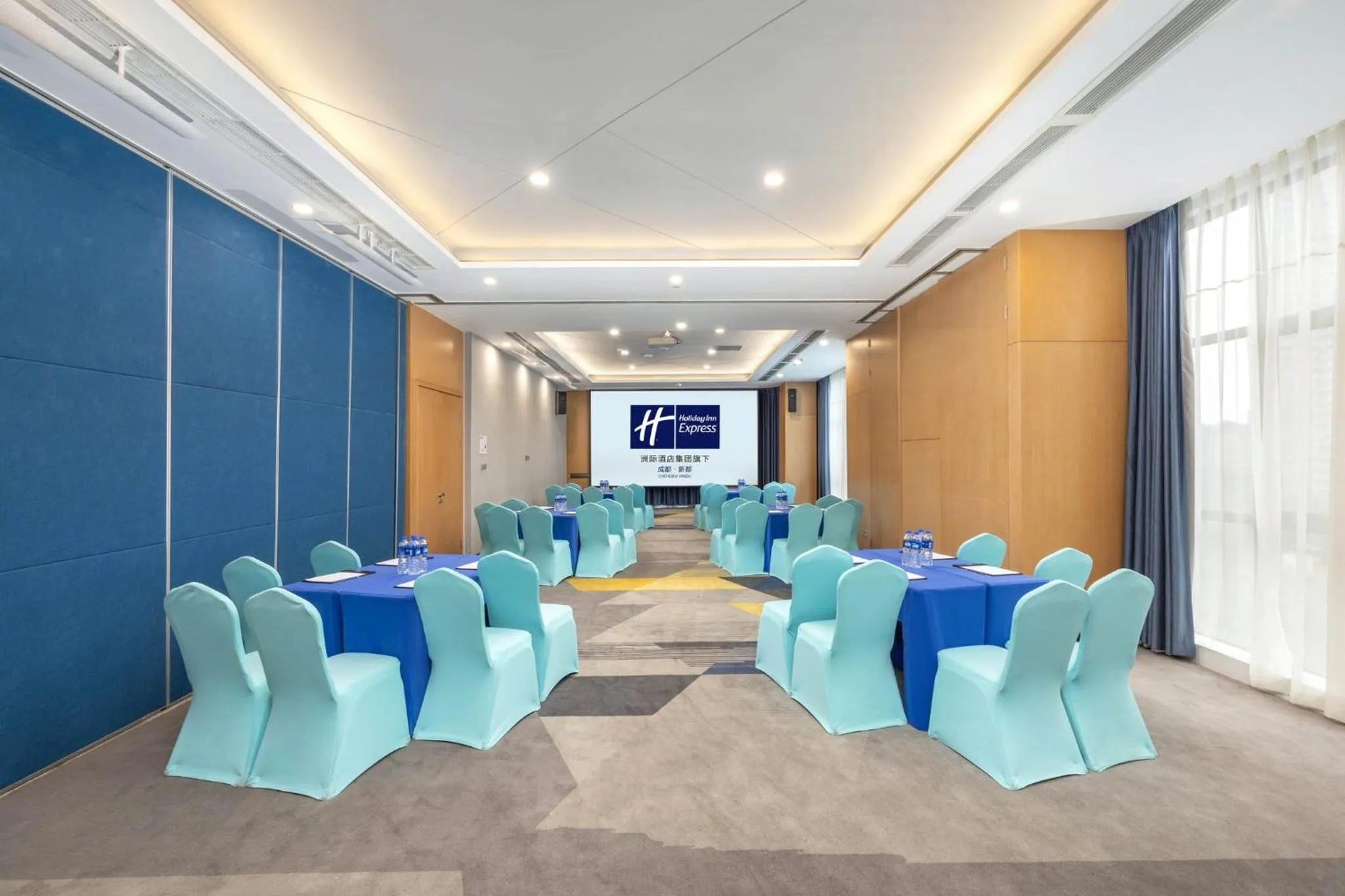 Meeting/conference room in Holiday Inn Express Chengdu Xindu by IHG