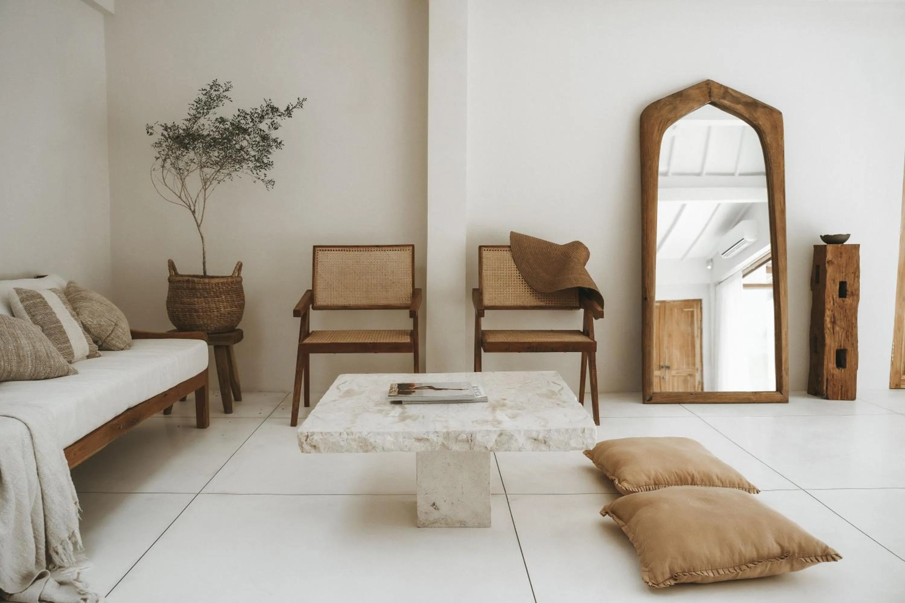 Living room, Bed in Casa Sula Bali