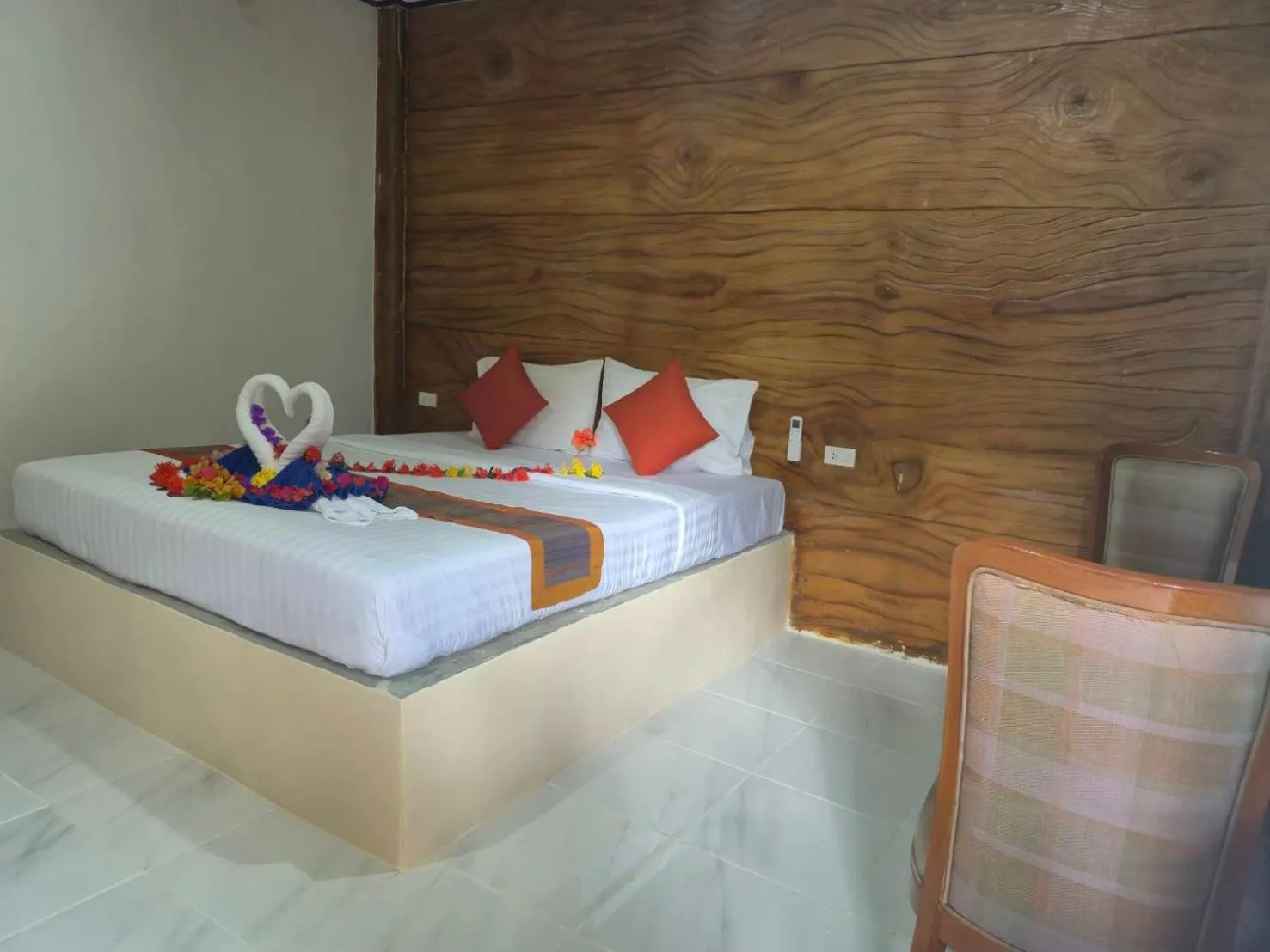 Bedroom, Bed in Poonsap Resort
