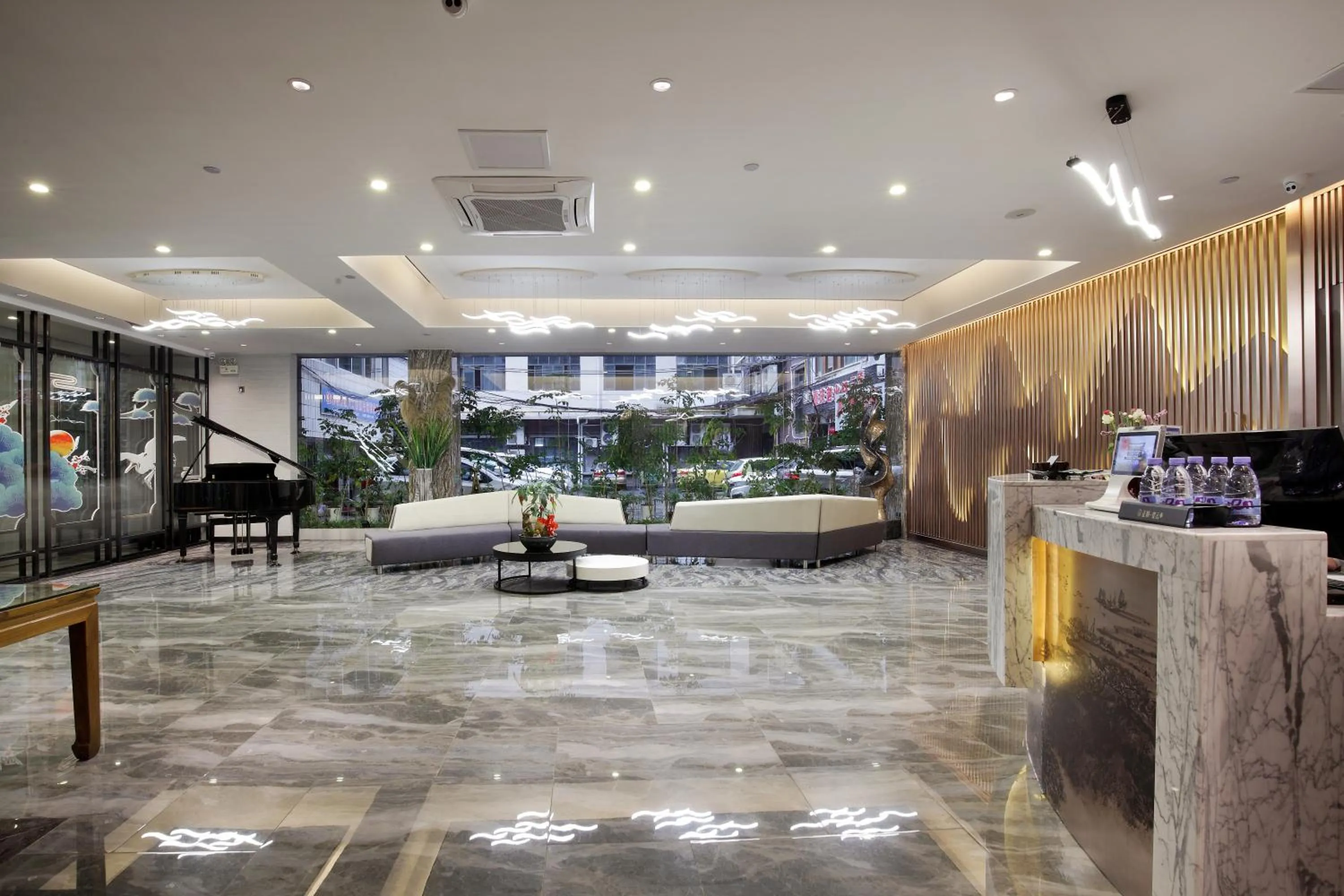 Decorative detail in Wing Hotel Guilin - Central Square