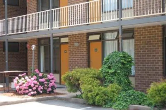 Facade/entrance in Red Cedars Motel