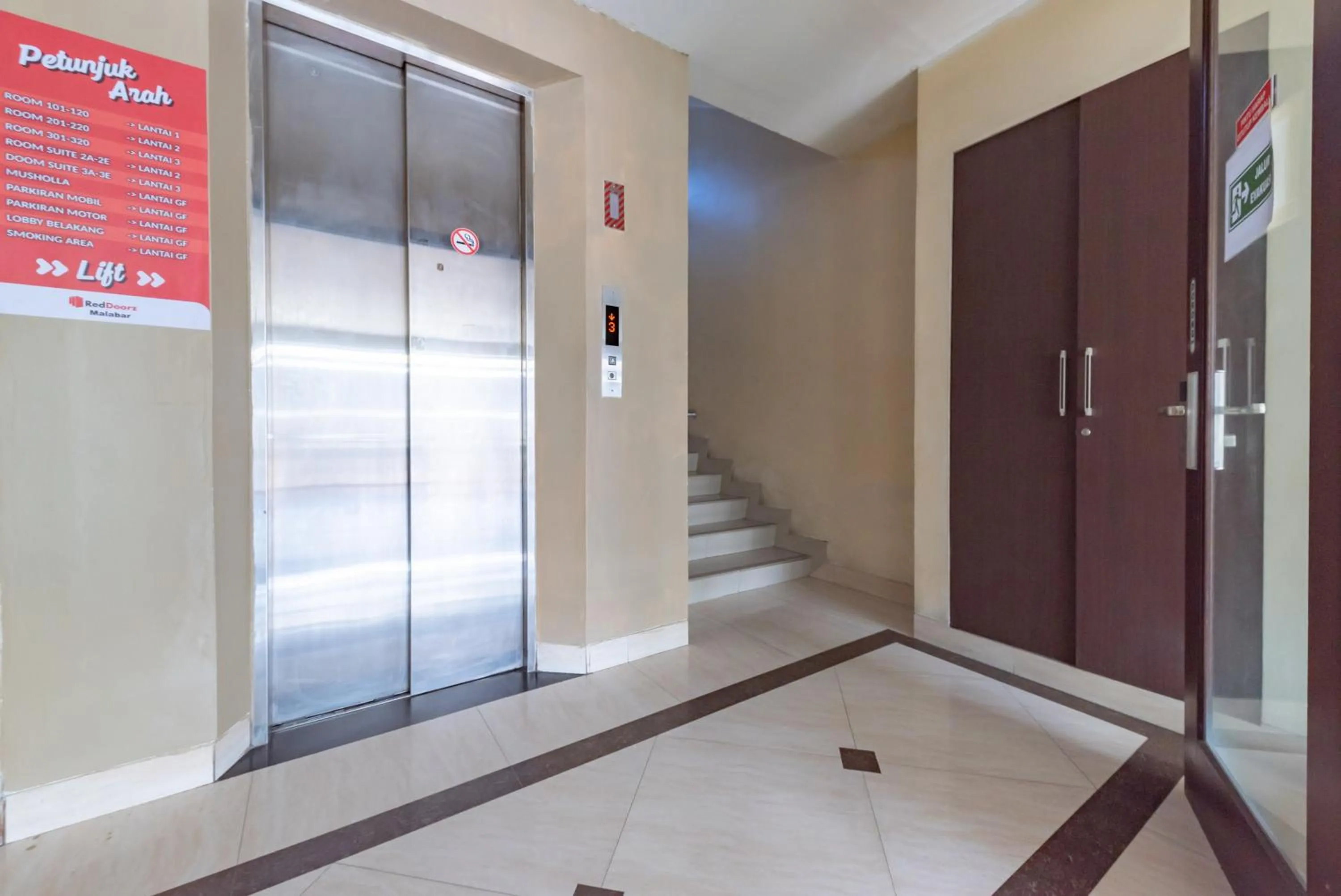 Property building in Sans Vibes Hotel Malabar