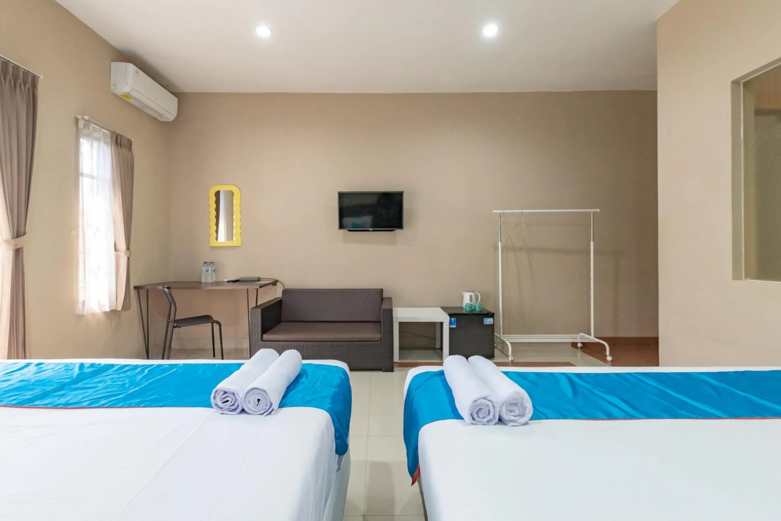 Bedroom, Bed in Sans Vibes Hotel Malabar