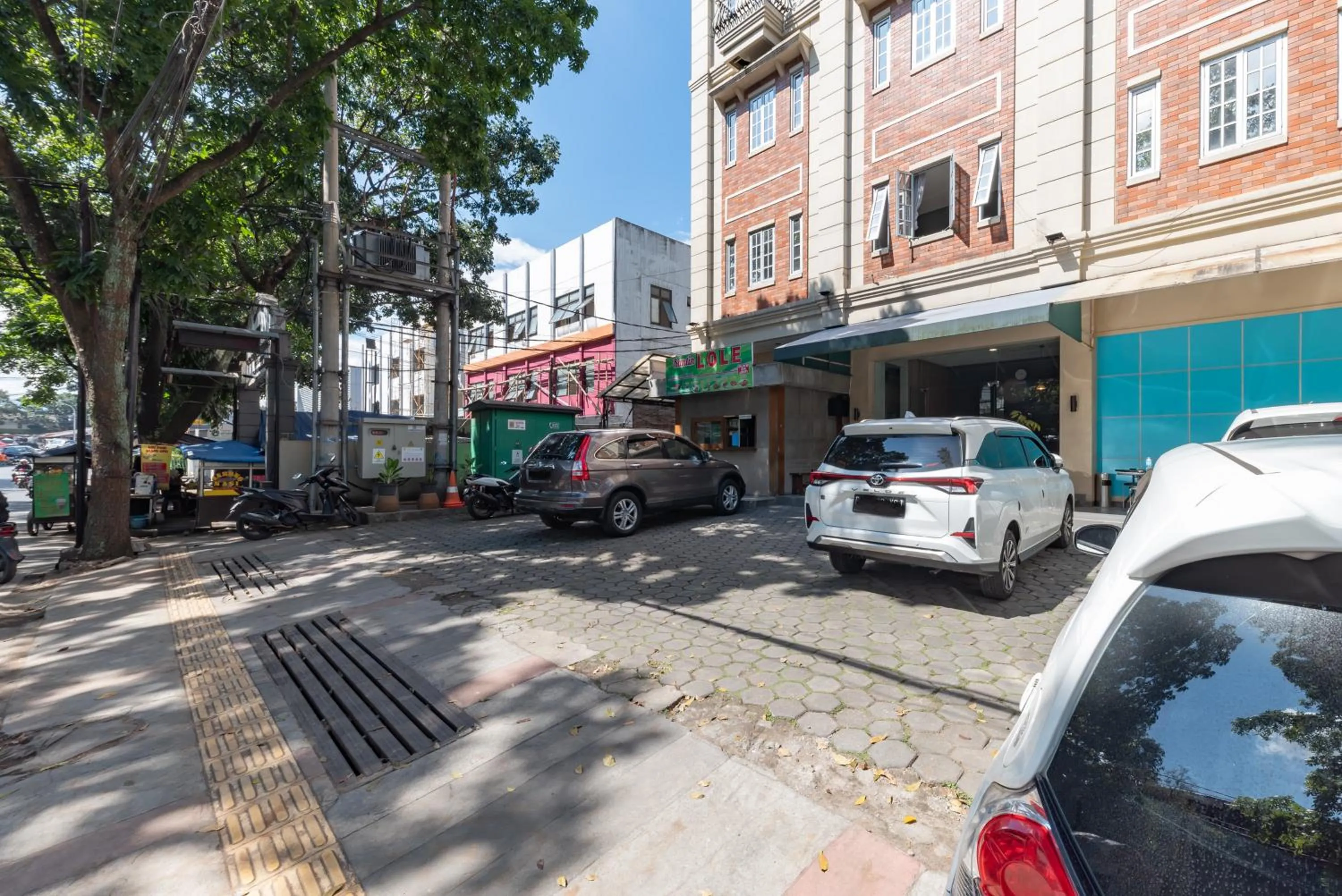 Parking in Sans Vibes Hotel Malabar