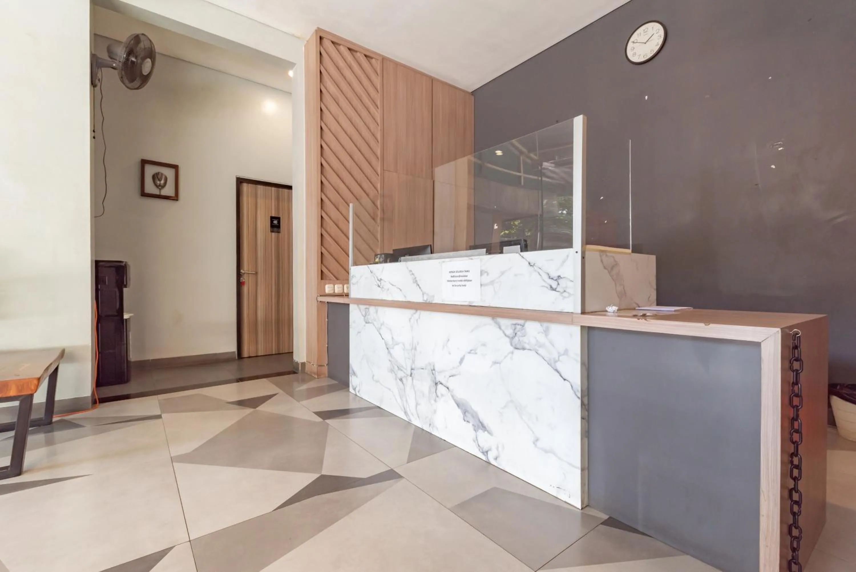 Lobby or reception in Sans Vibes Hotel Malabar