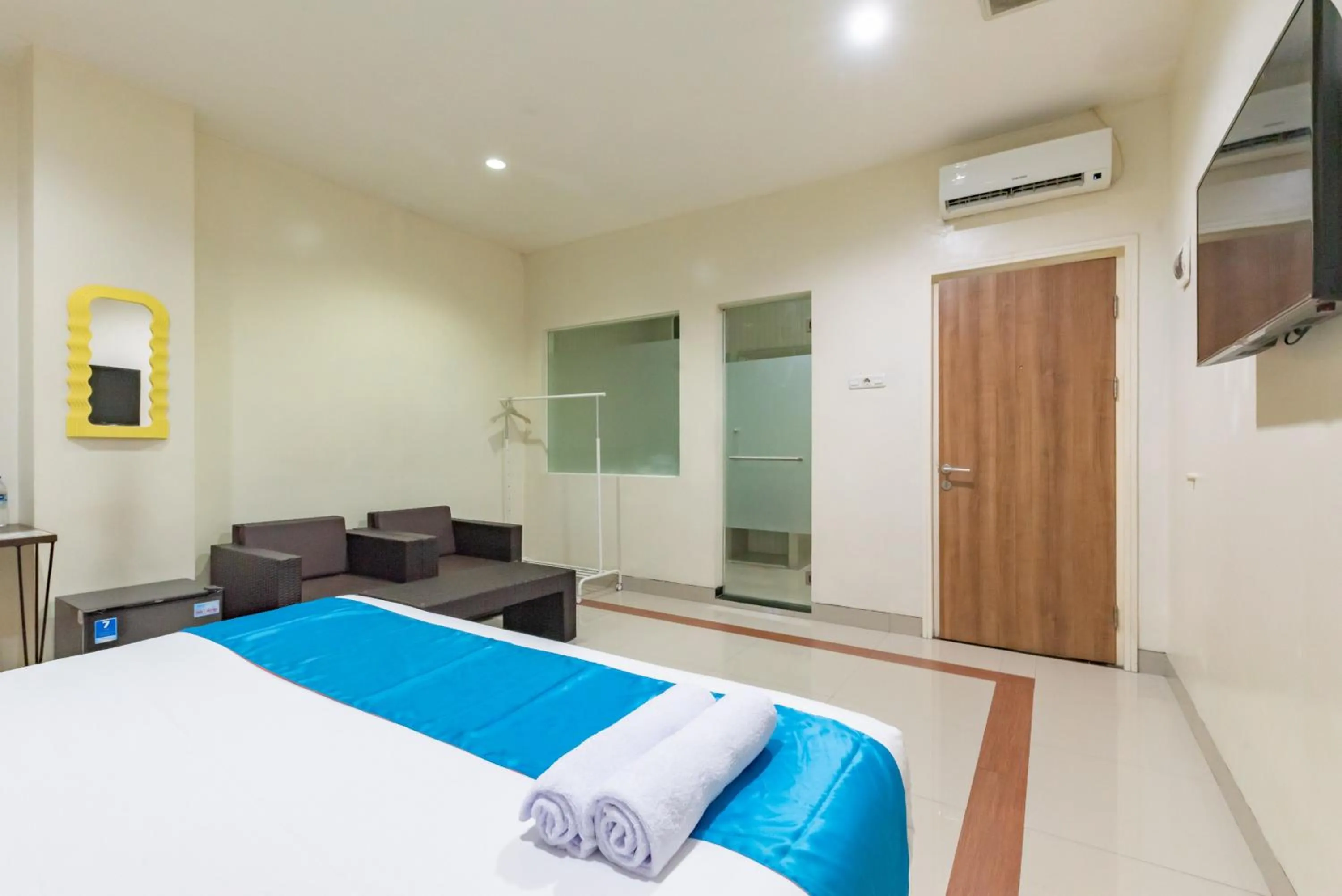 Bedroom, Bed in Sans Vibes Hotel Malabar