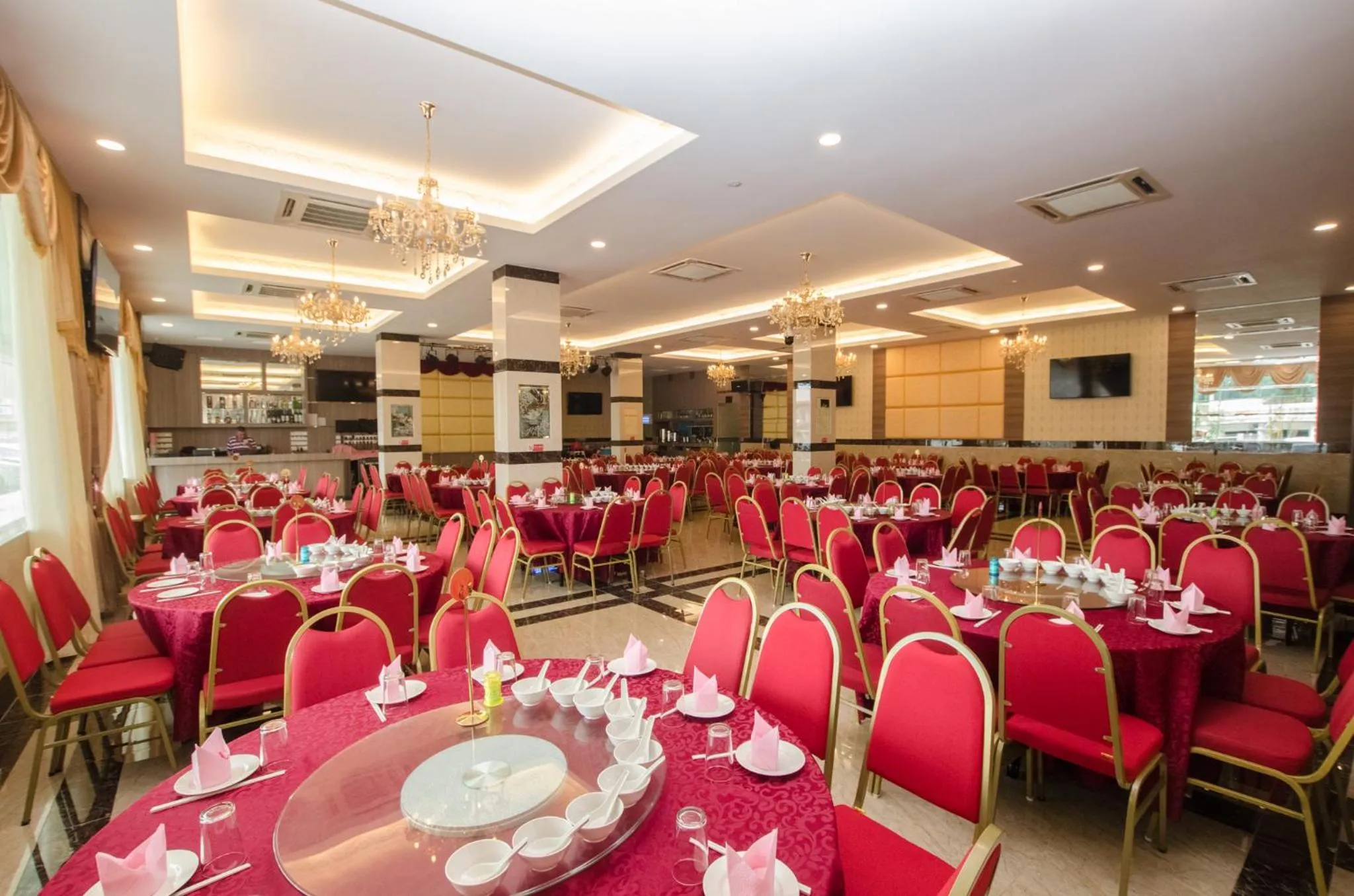 Restaurant/places to eat in Grand Wonderful Hotel