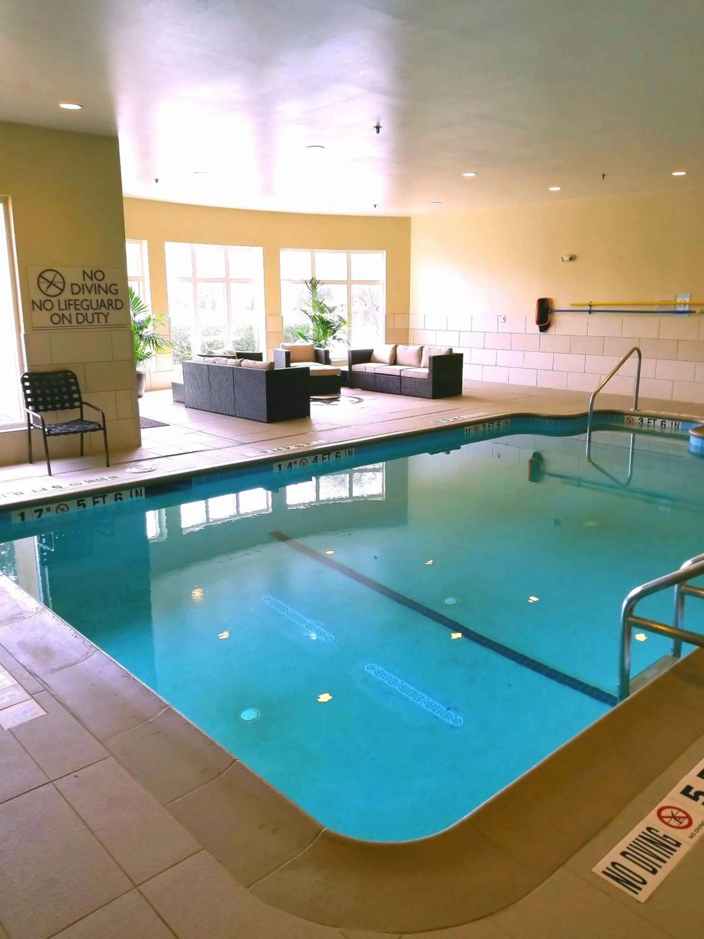 Swimming pool in Hilton Garden Inn Austin NorthWest/Arboretum