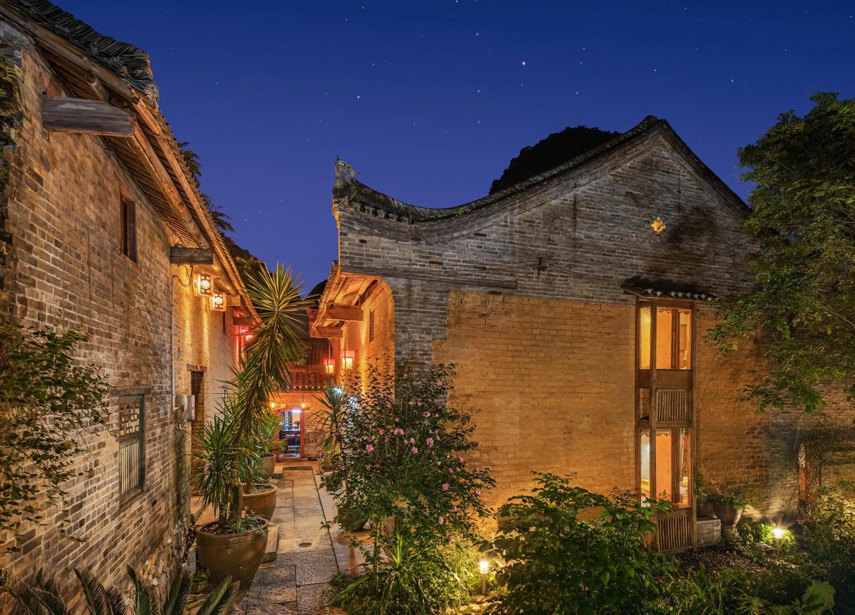 Night in Yangshuo Secret Garden