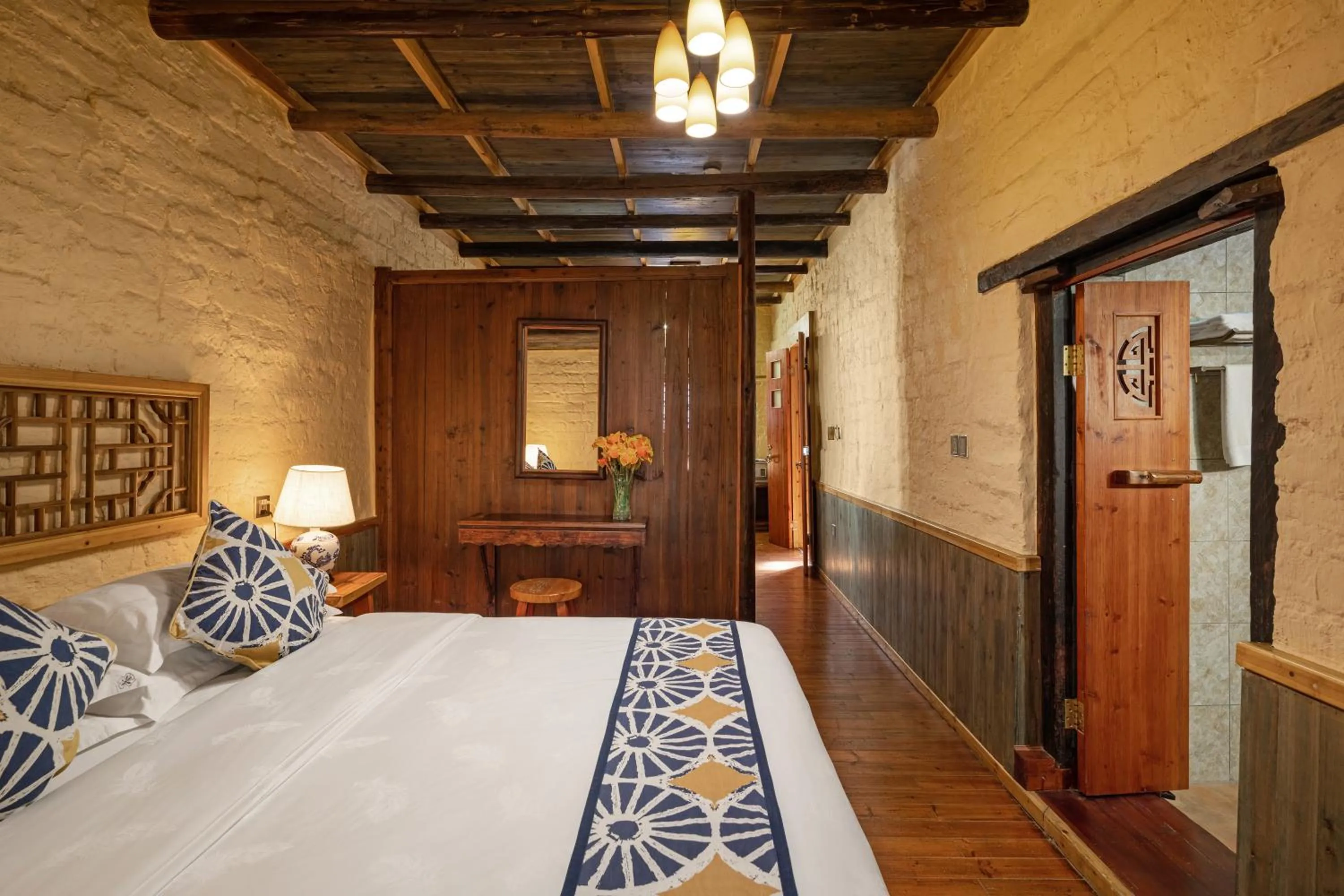 Bed in Yangshuo Secret Garden