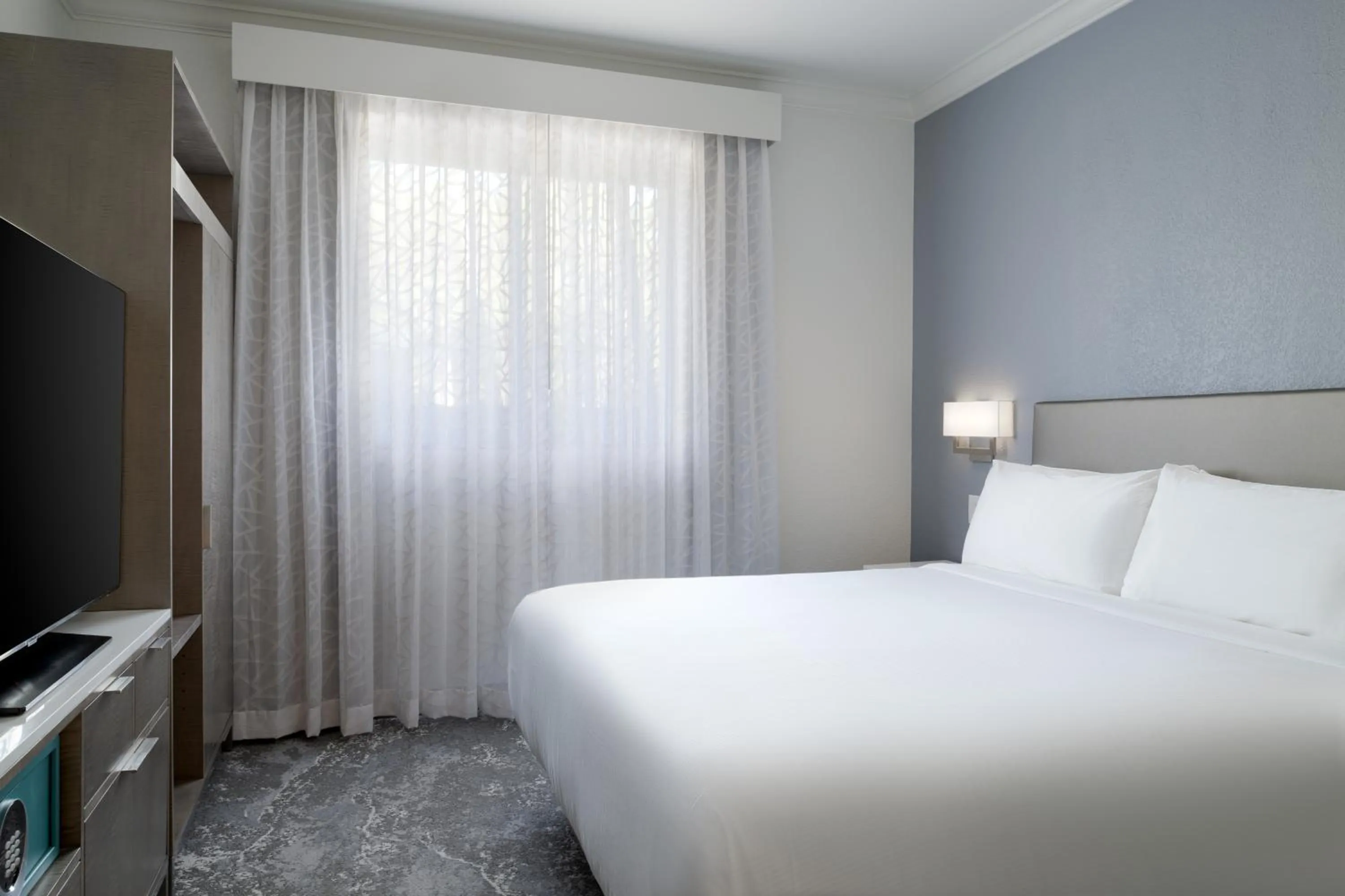 Bedroom, Bed in Hilton Boca Raton Suites