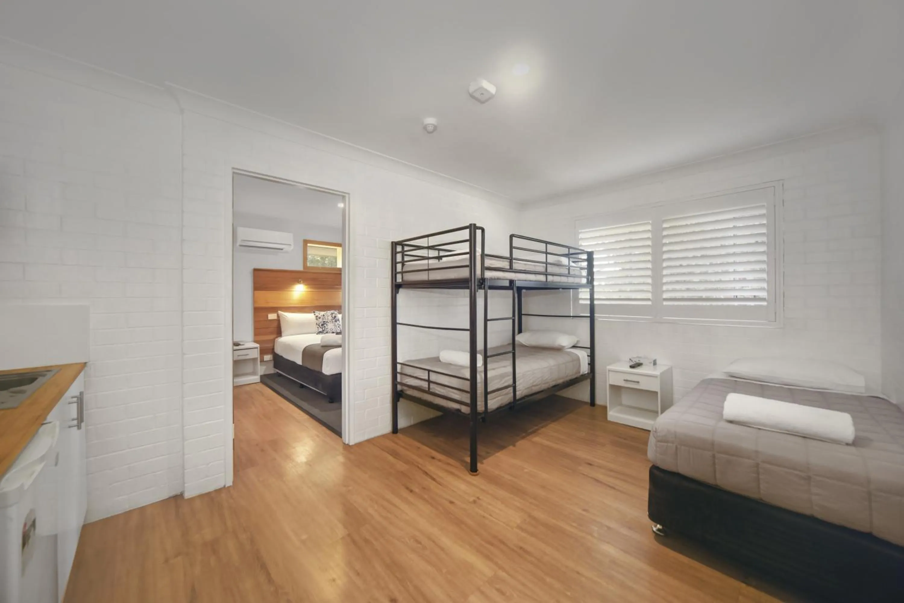 Bedroom, Bed in Pleasant Way River Lodge