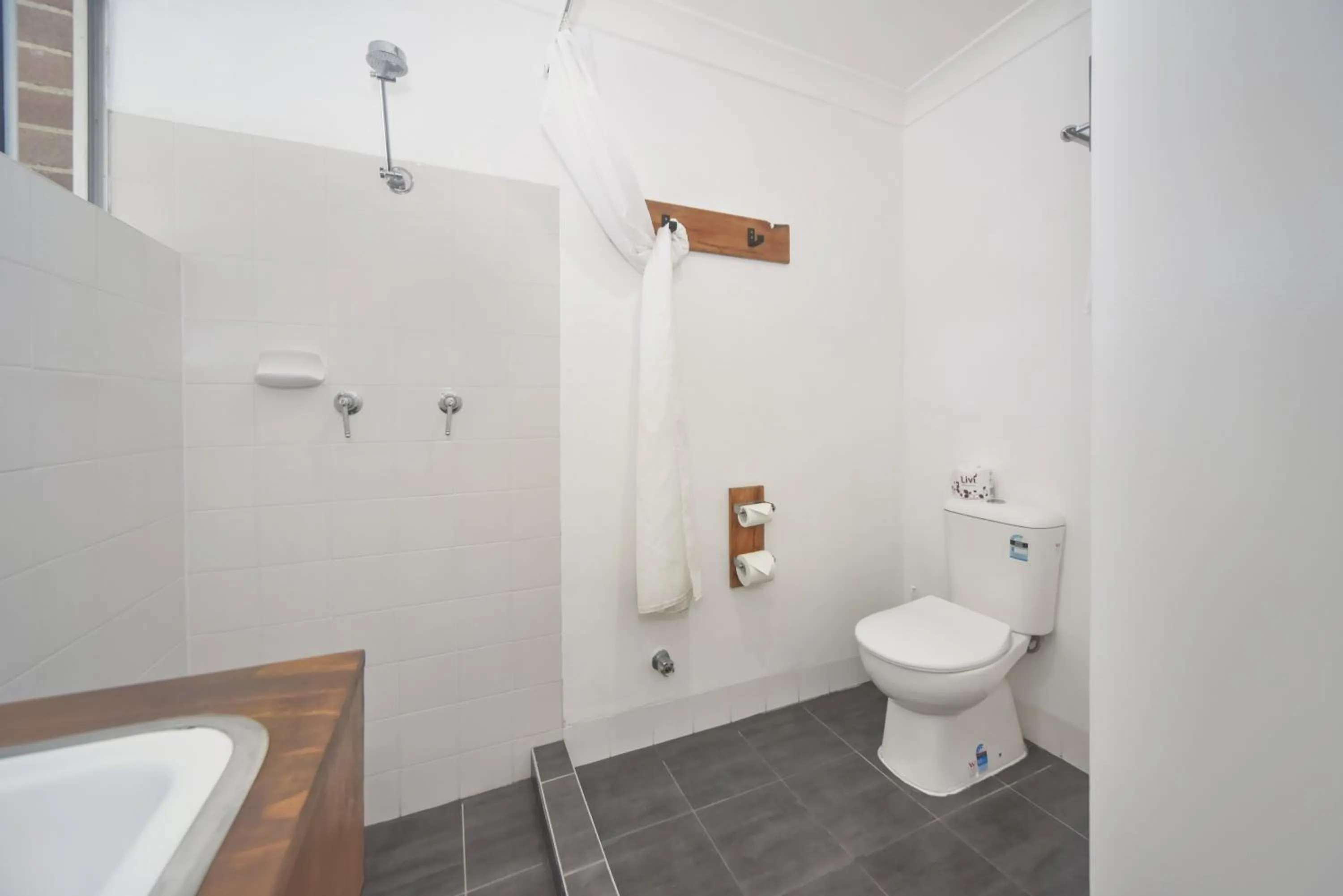 Shower in Pleasant Way River Lodge