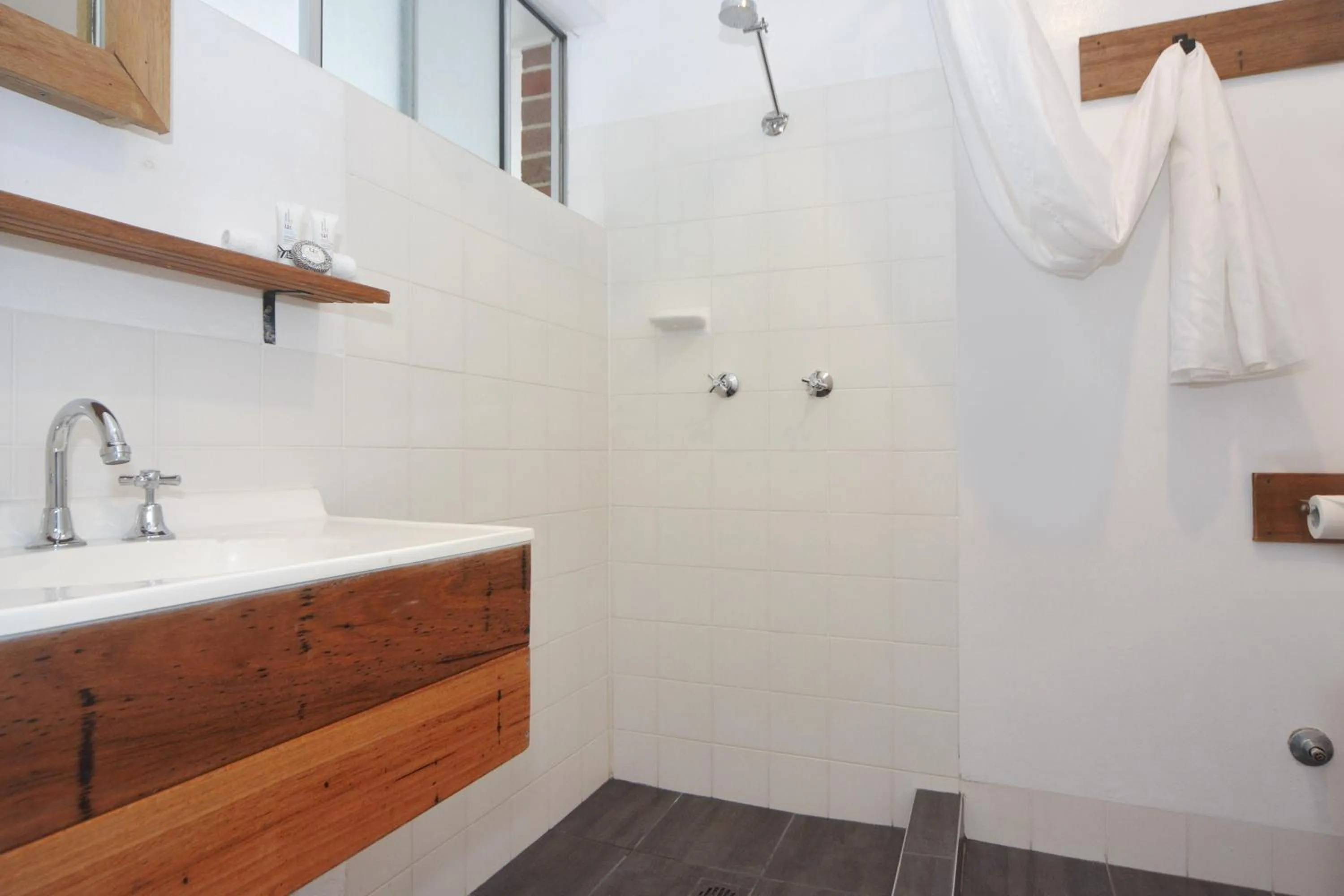 Bathroom in Pleasant Way River Lodge