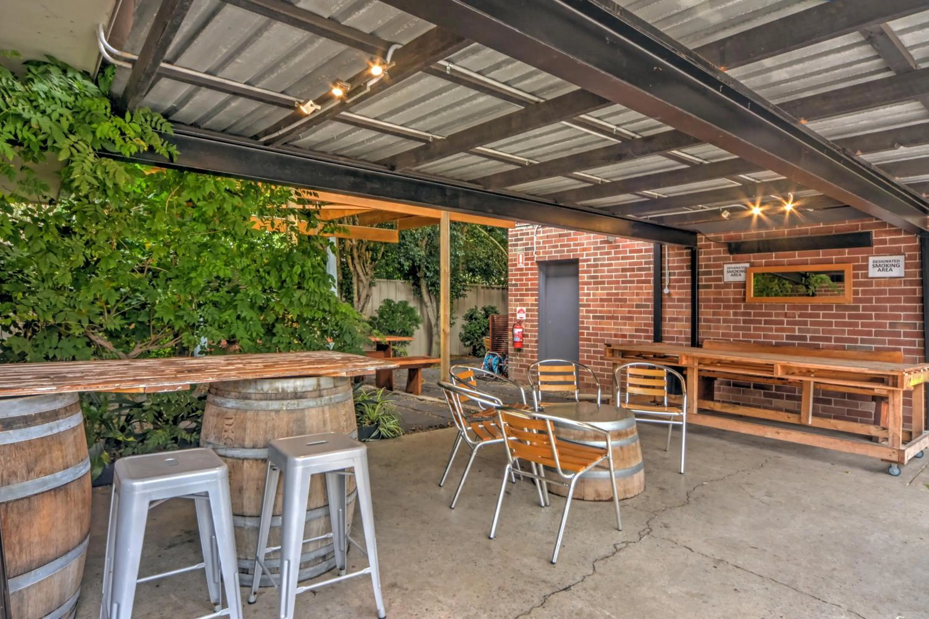 BBQ facilities in Pleasant Way River Lodge