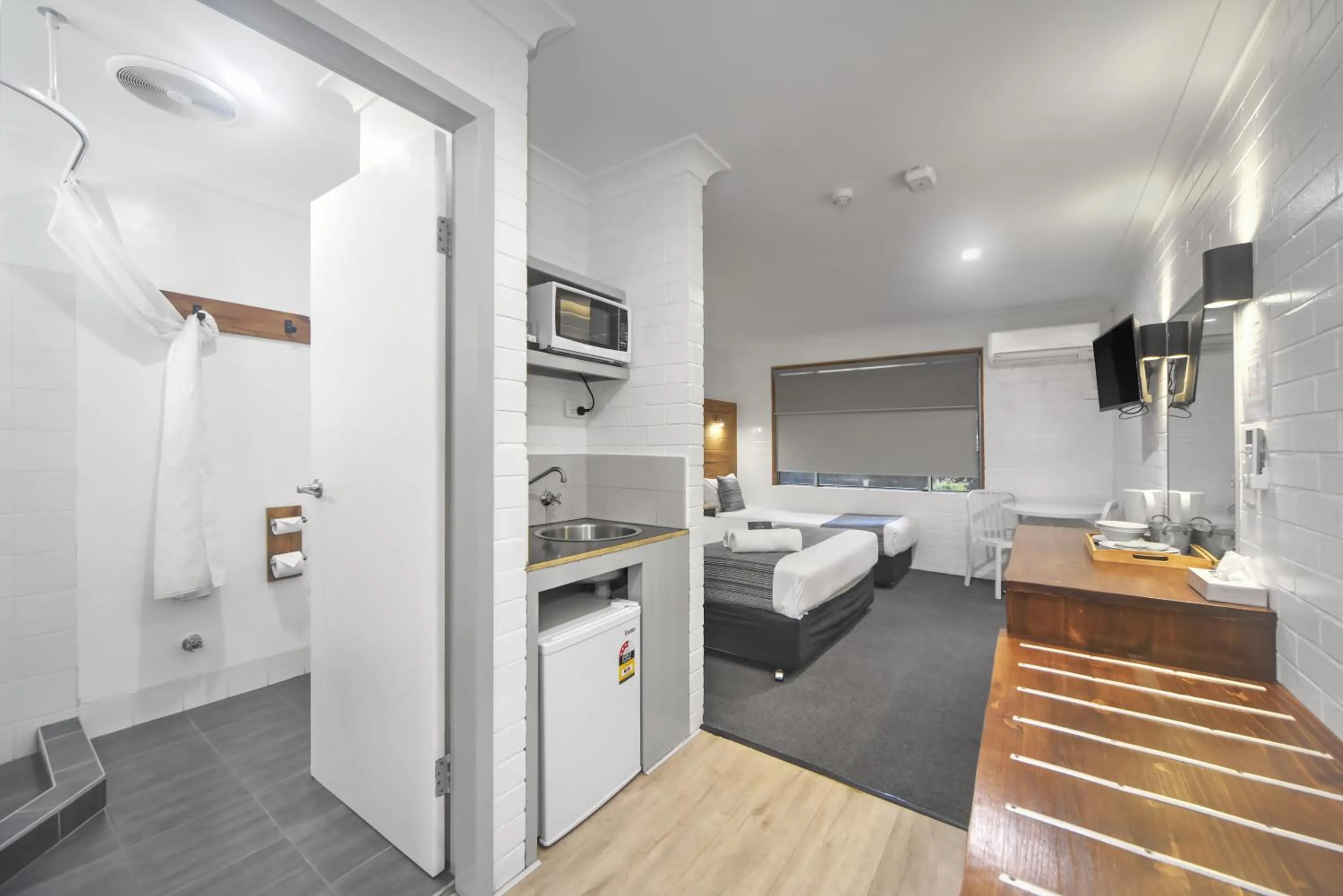 Bed in Pleasant Way River Lodge