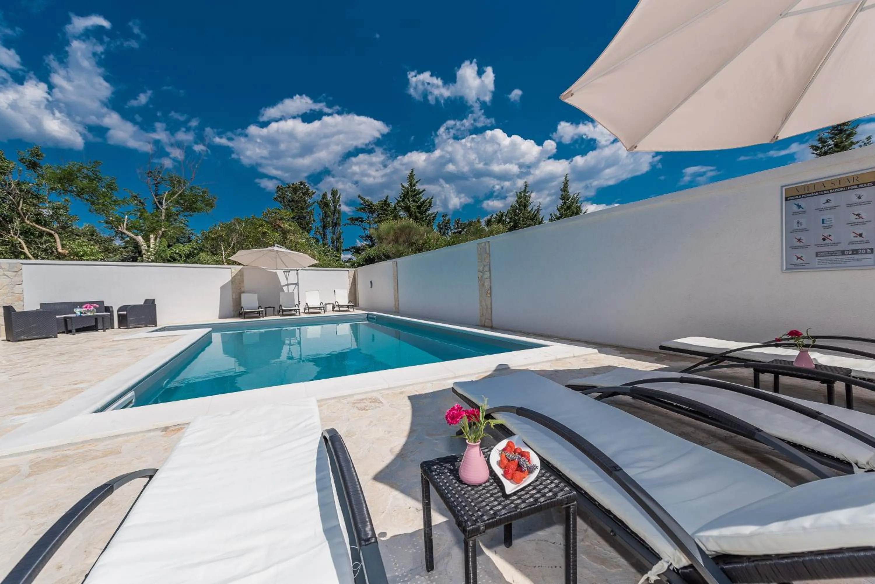 Villa Star 6 luxury apartment with a pool