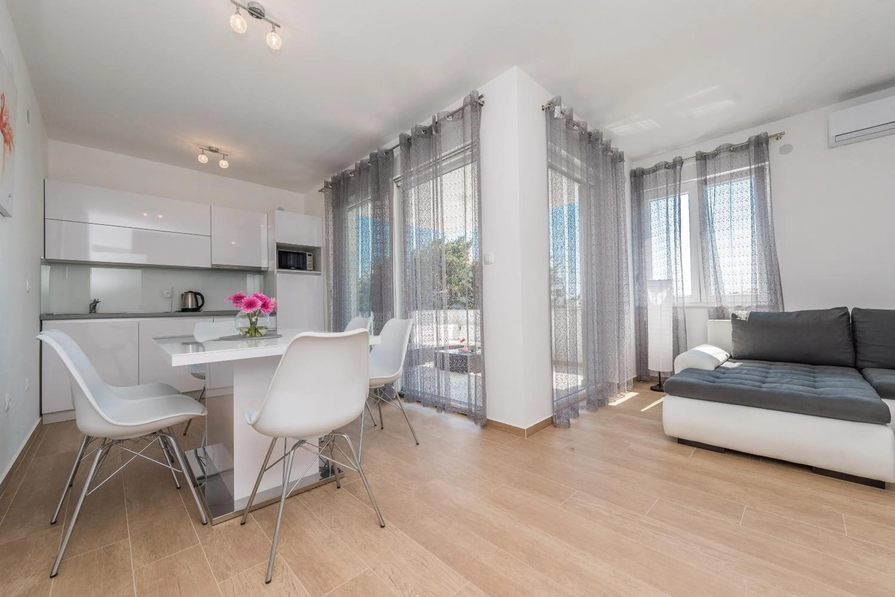 Villa Star 6 luxury apartment with a pool