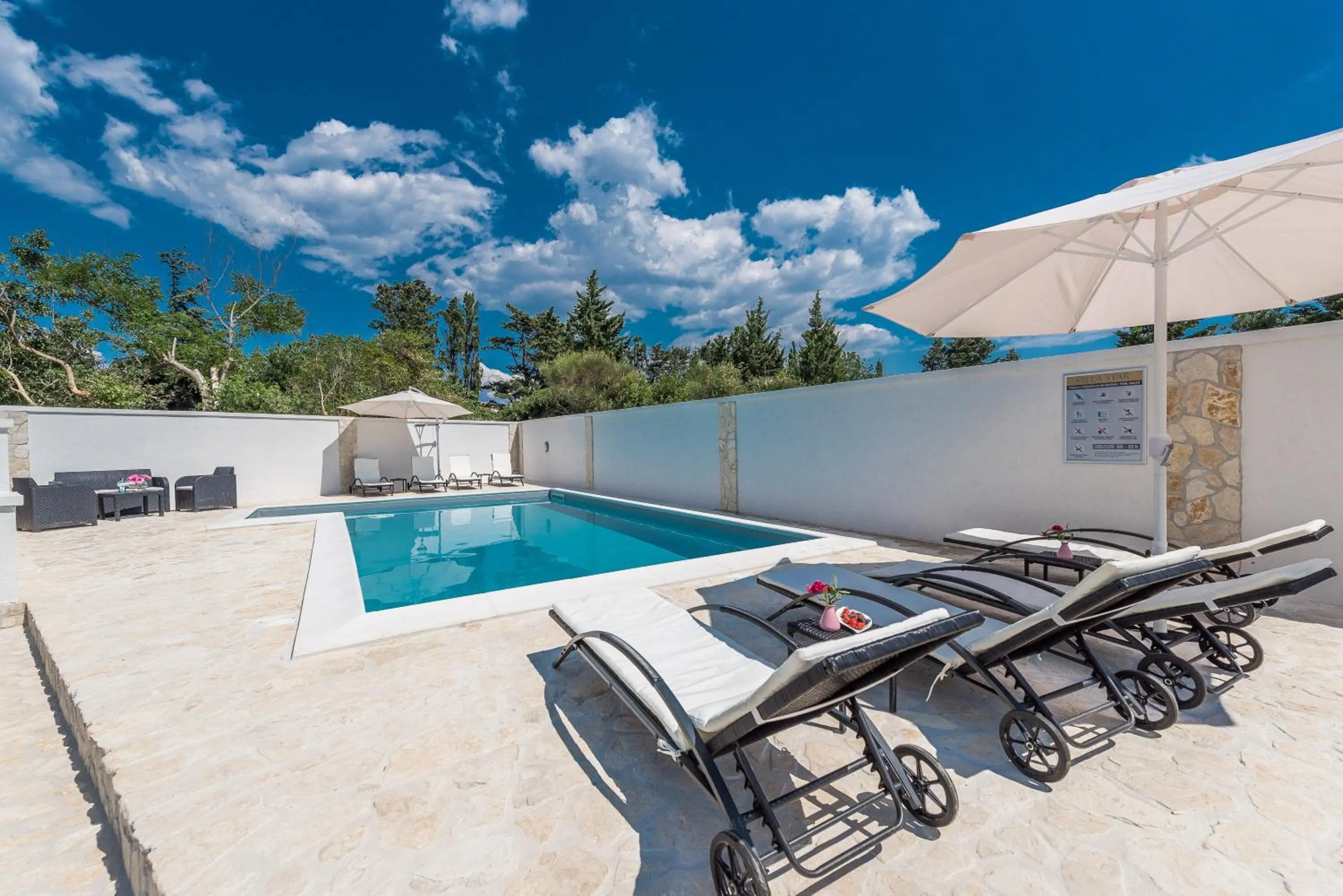Villa Star 6 luxury apartment with a pool