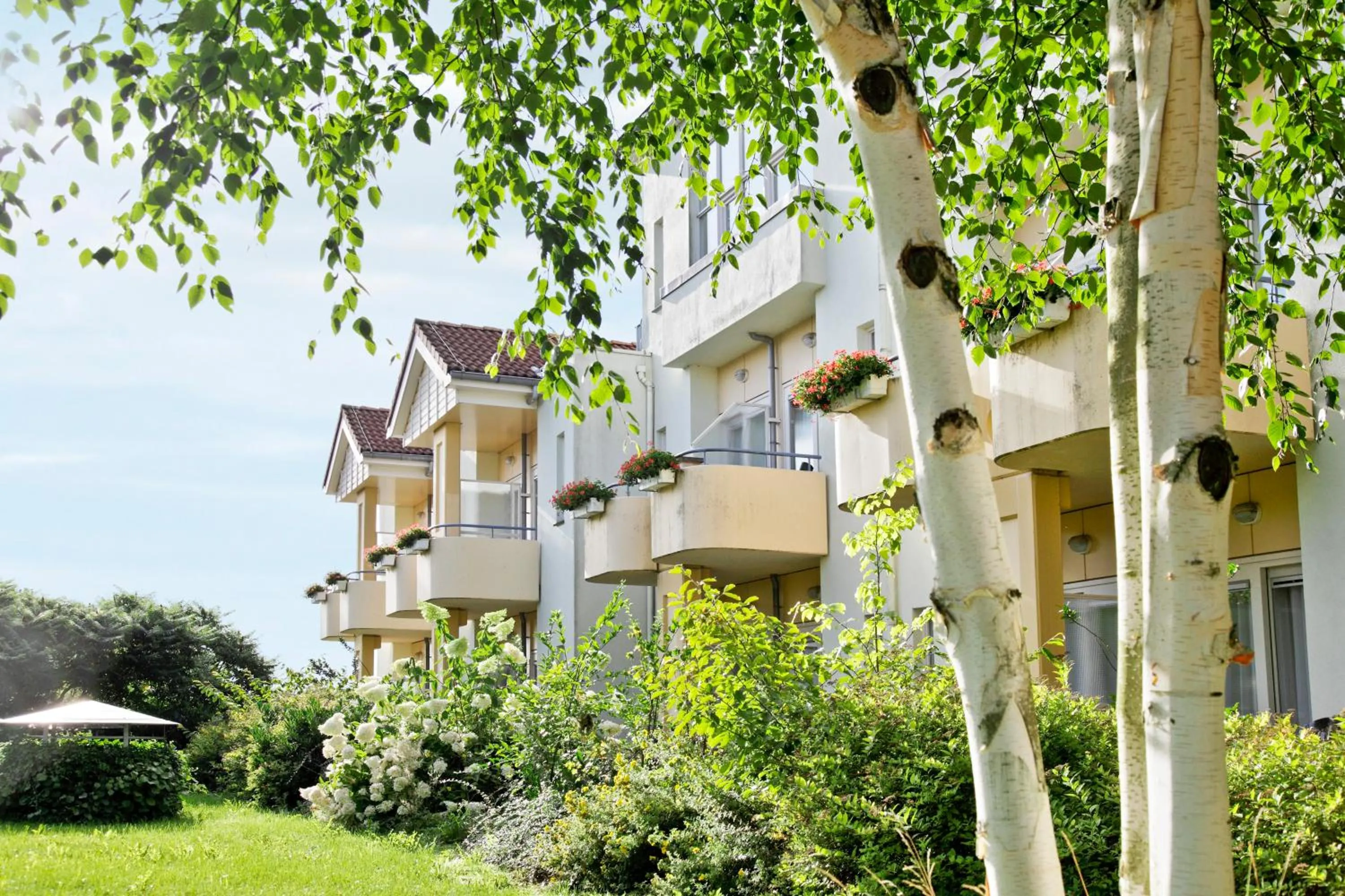 Facade/entrance in Hotel Hochsauerland by Center Parcs