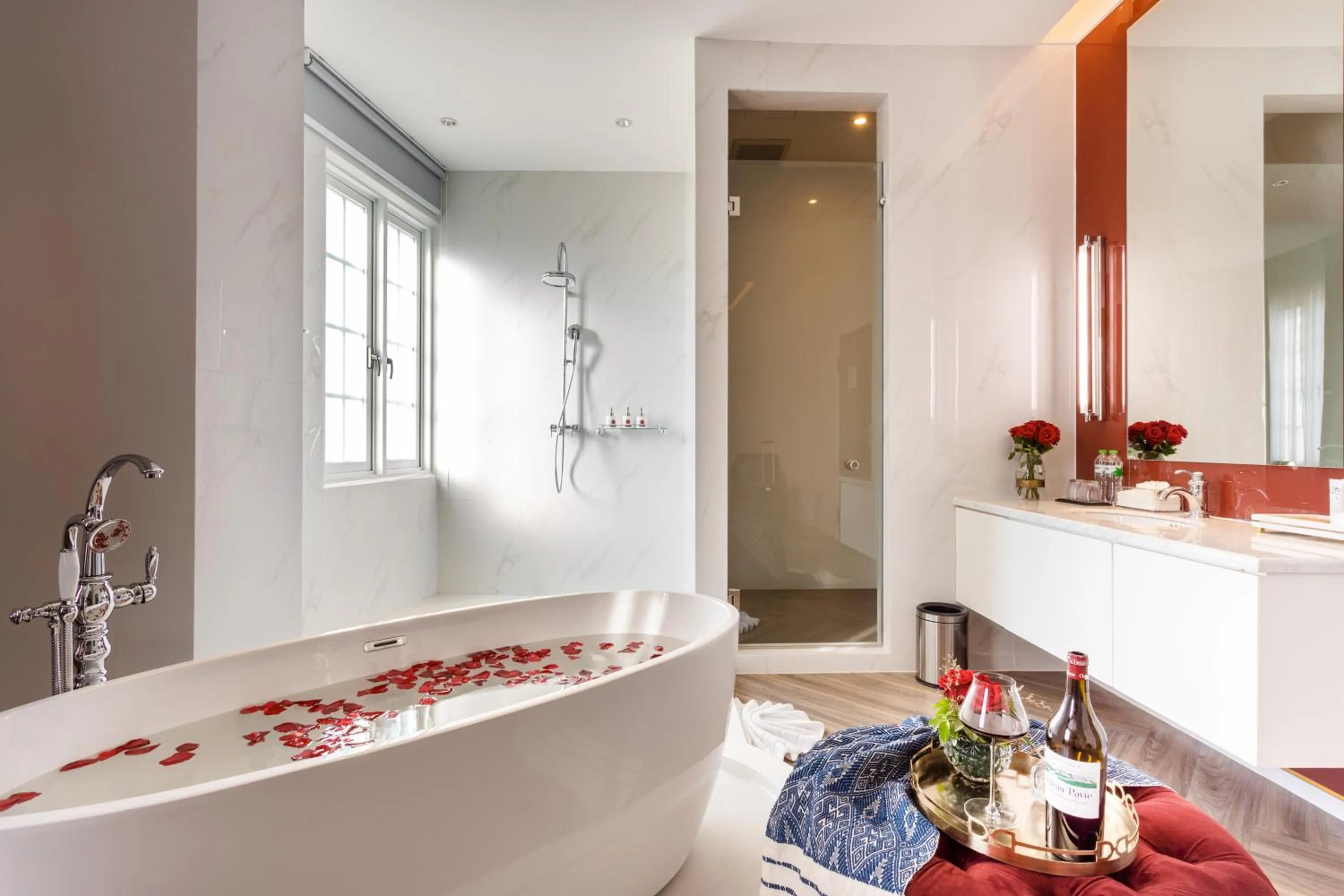 Hot Tub in La Seine Boutique Hotel