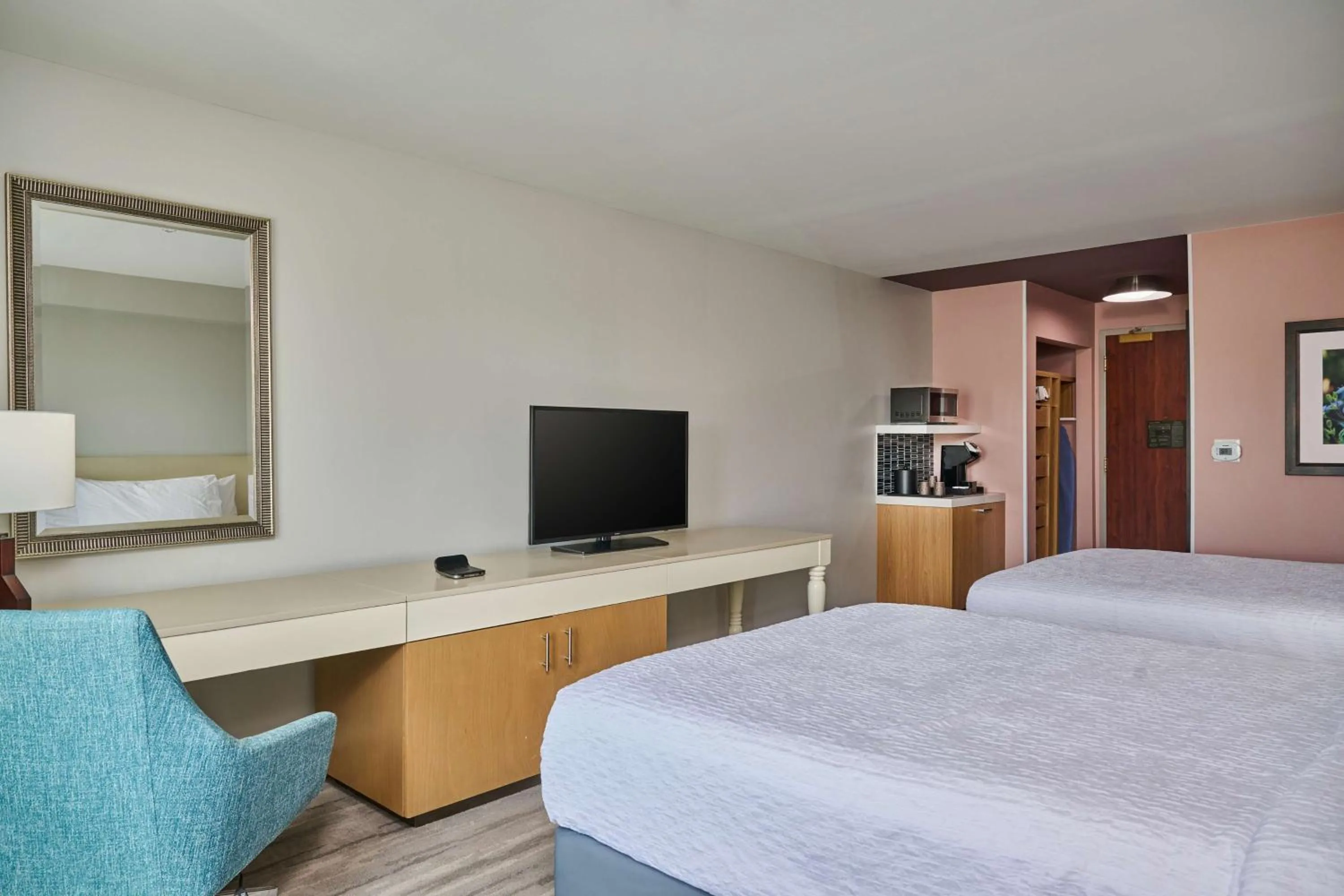 Bedroom, Bed in Hilton Garden Inn Anchorage