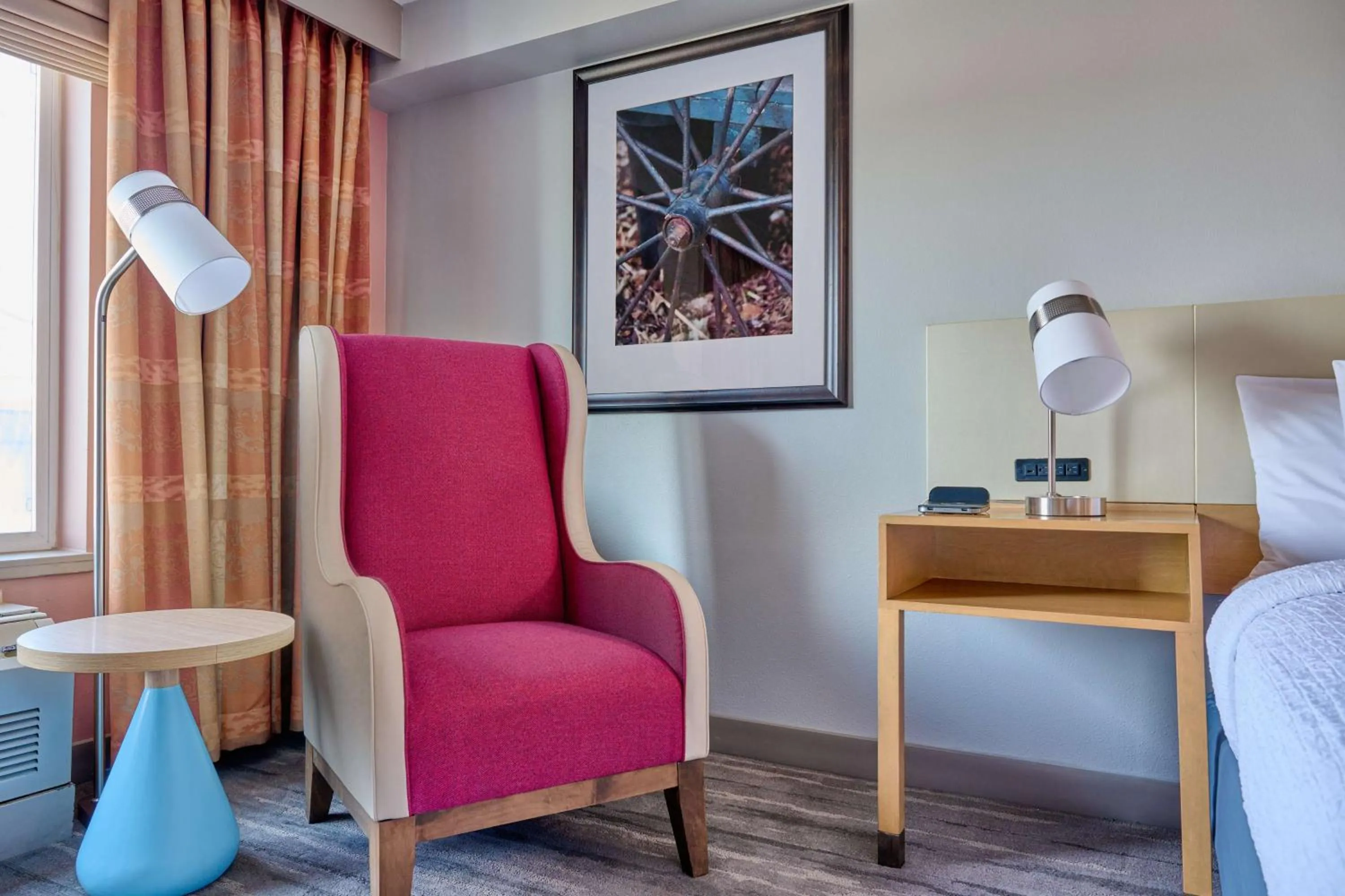 Living room, Bed in Hilton Garden Inn Anchorage