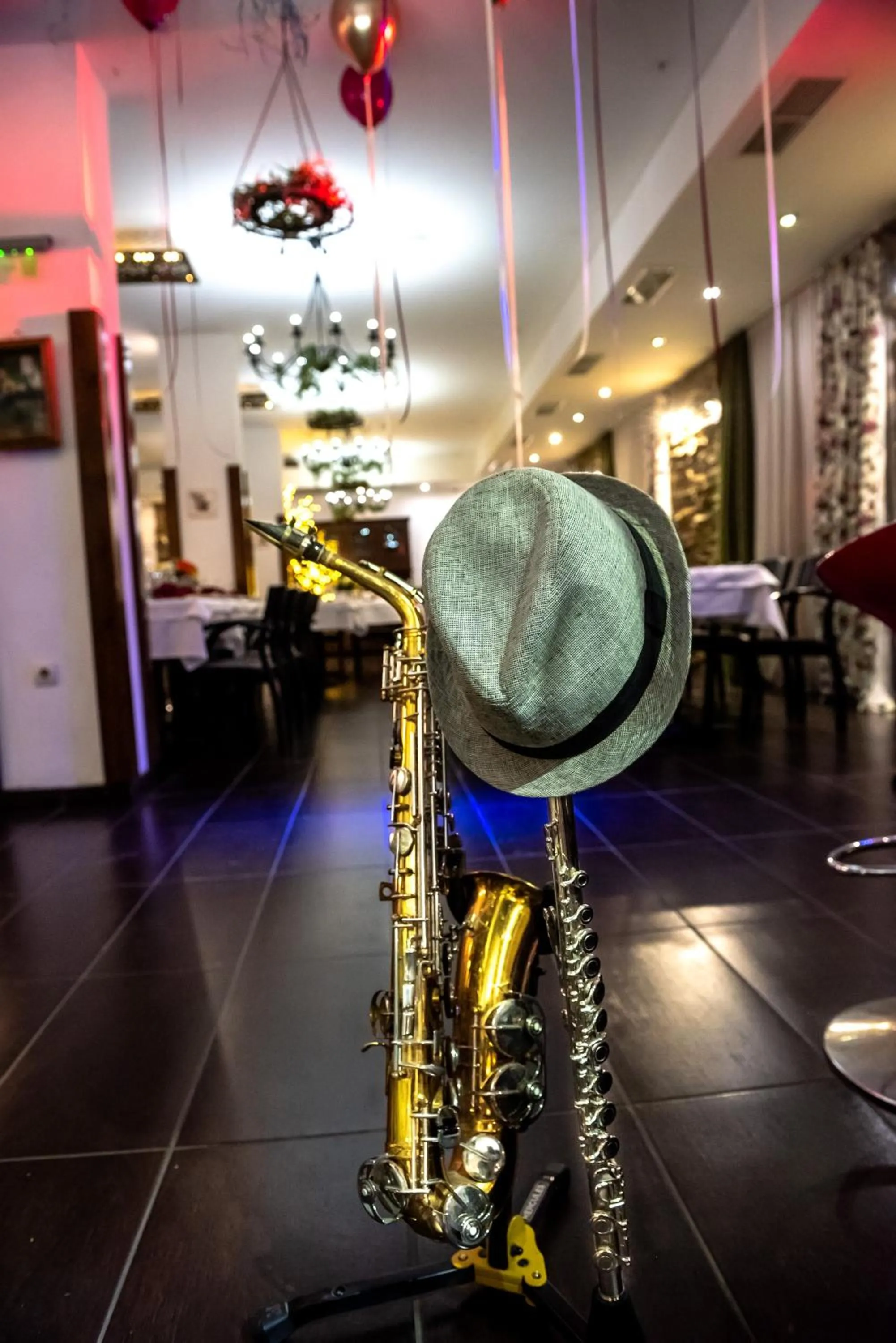 Restaurant/places to eat in Park Hotel Fairy