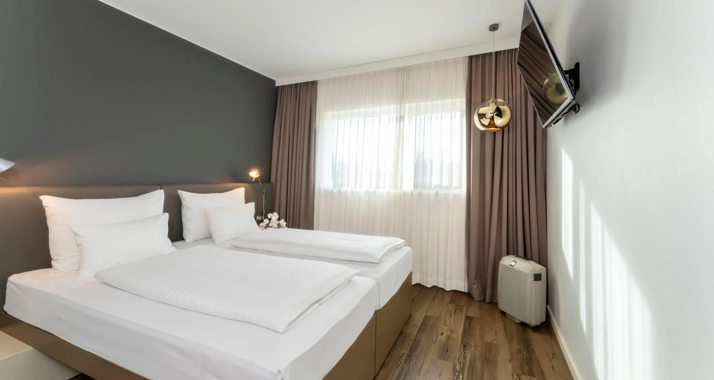 TV and multimedia, Bed in PLAZA INN Graz