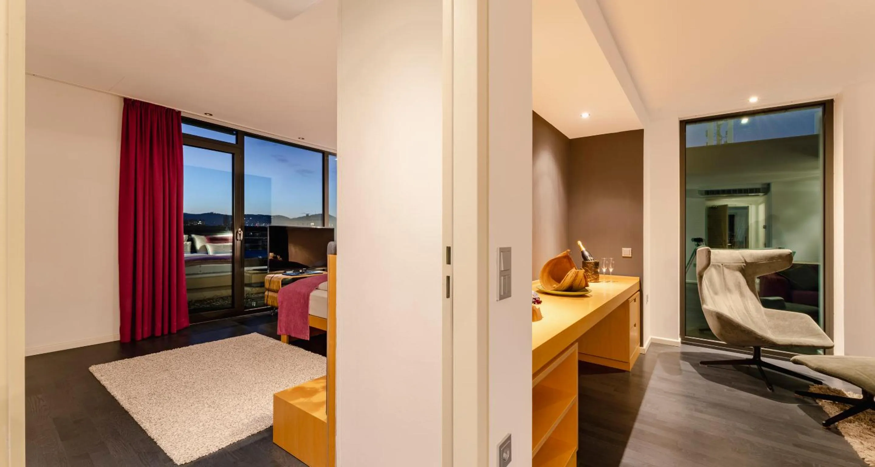 Bedroom in PLAZA INN Graz