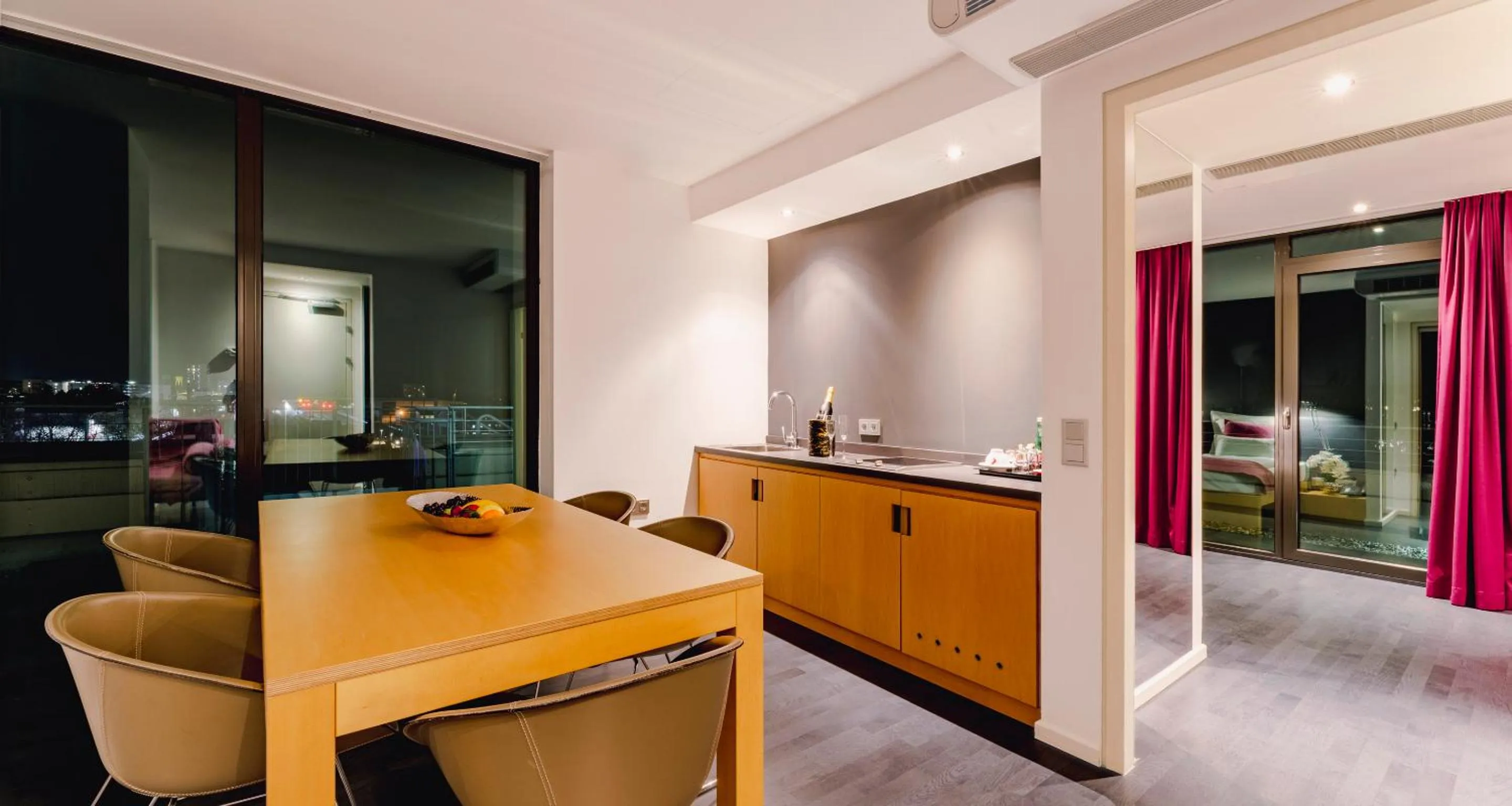 Kitchen or kitchenette in PLAZA INN Graz