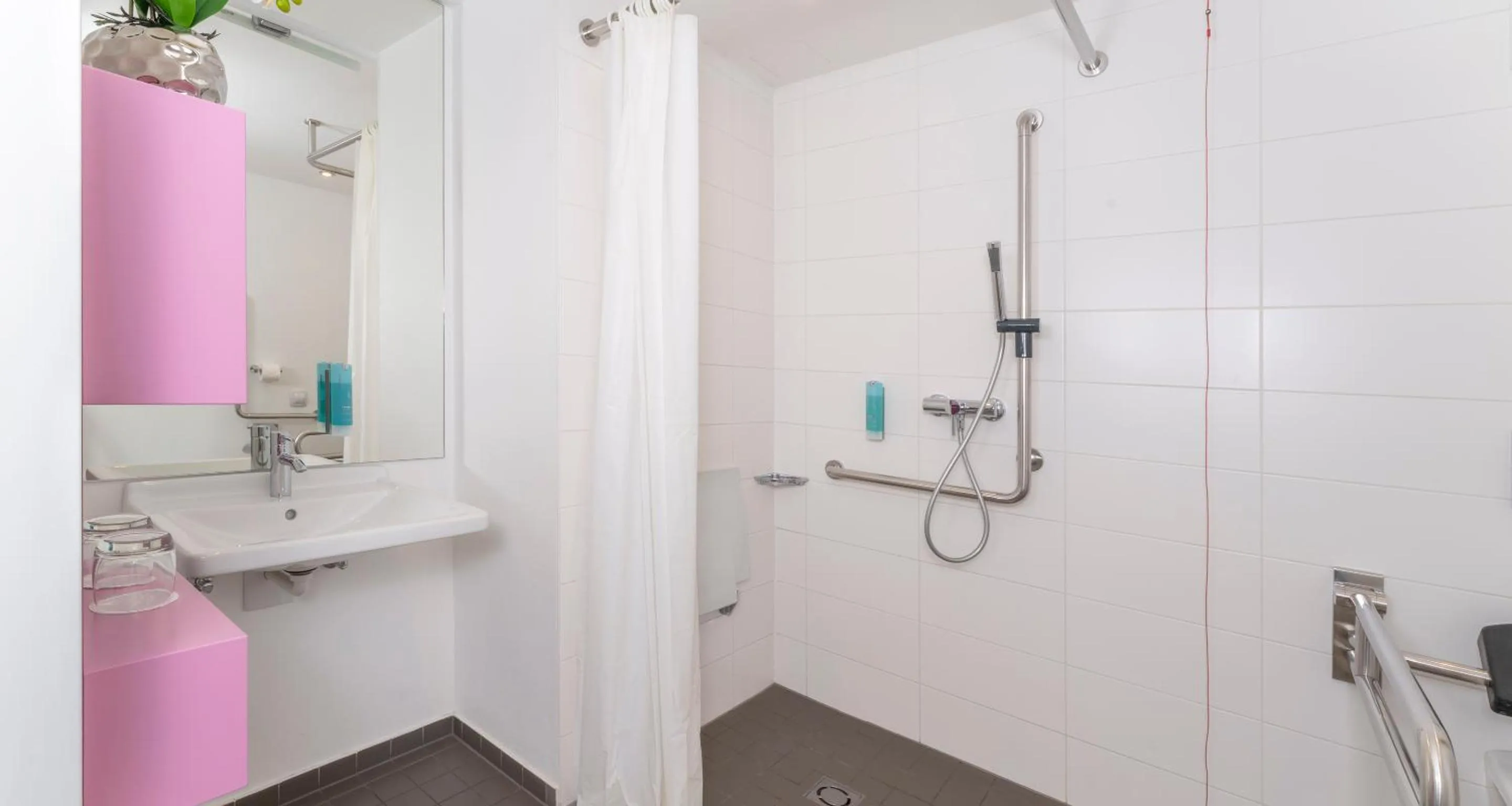 Shower in PLAZA INN Graz