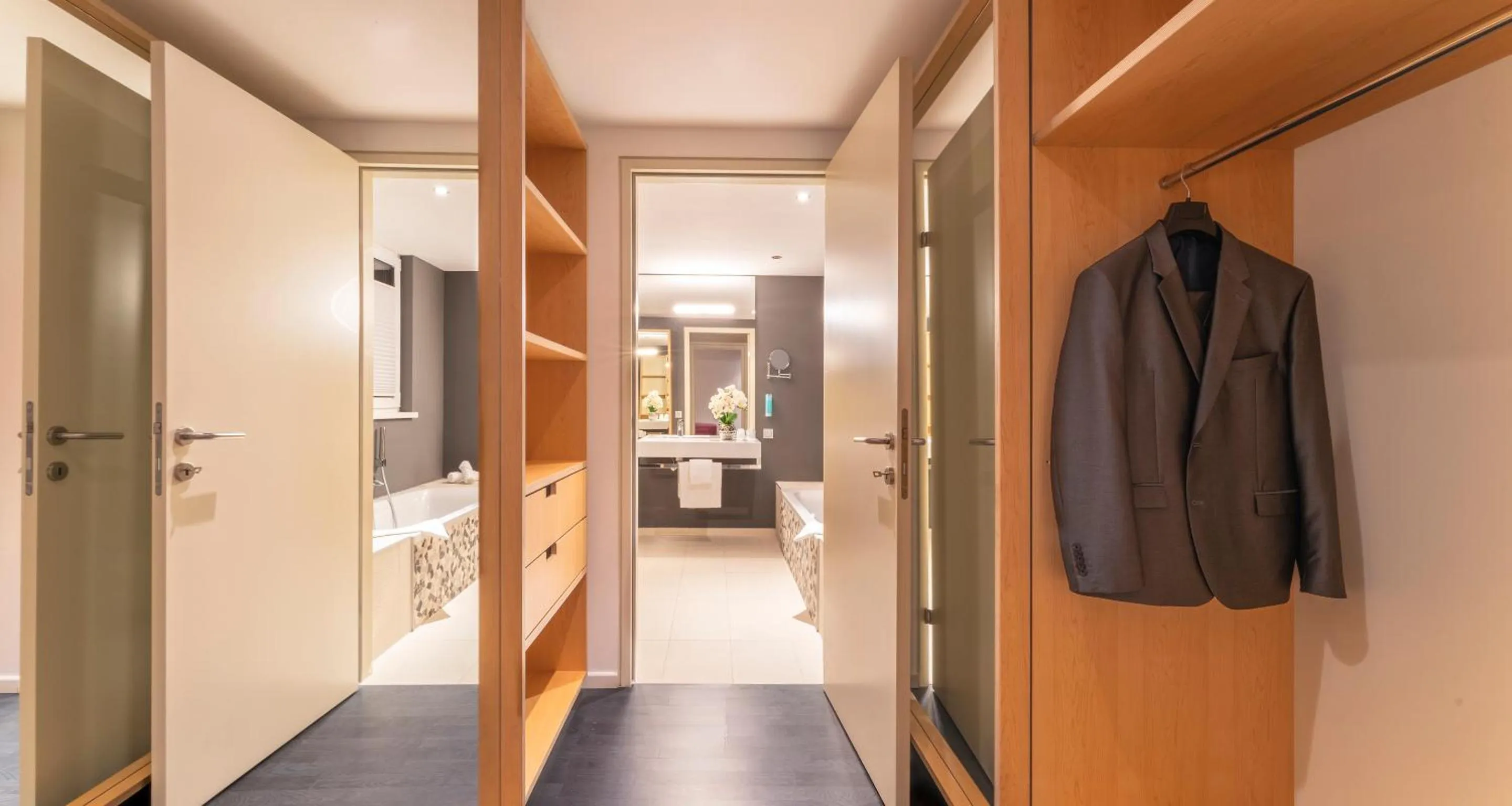 wardrobe in PLAZA INN Graz