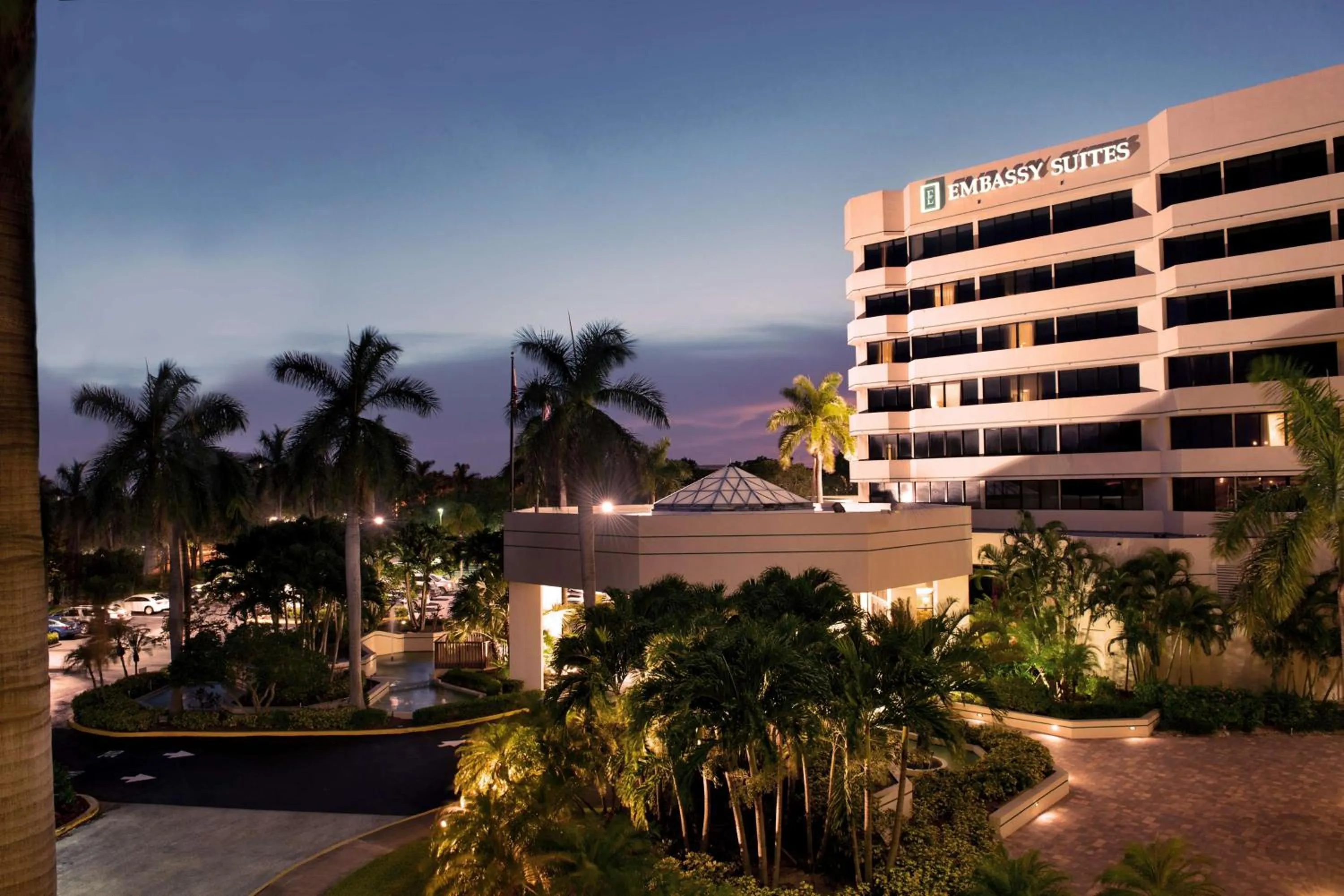 Property building in Embassy Suites Boca Raton